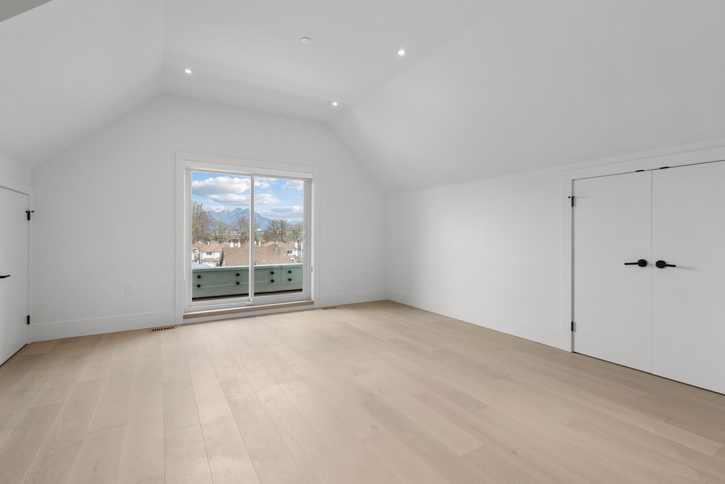 2-2425 Kitchener Street, Vancouver, BC