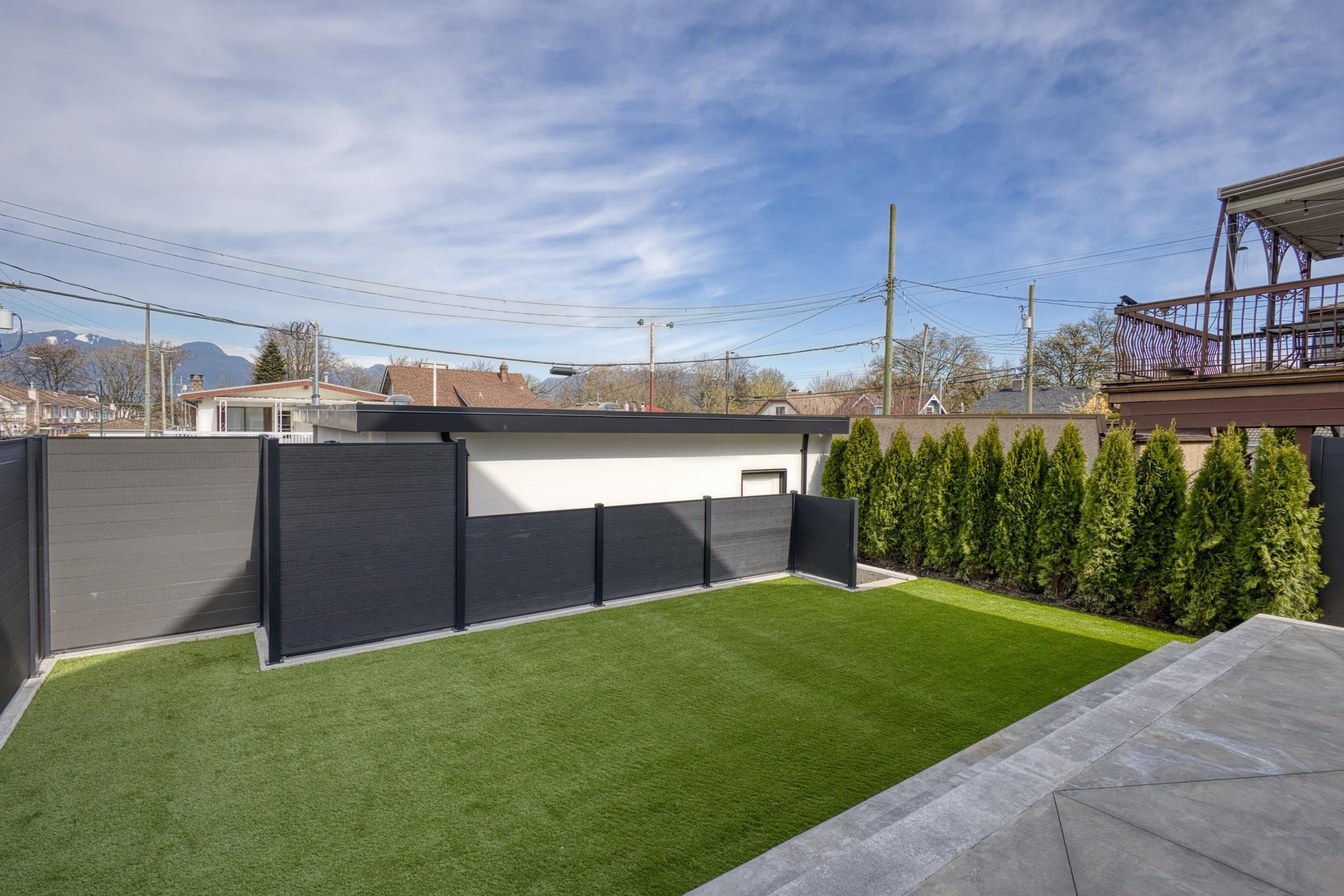 2-2425 Kitchener Street, Vancouver, BC
