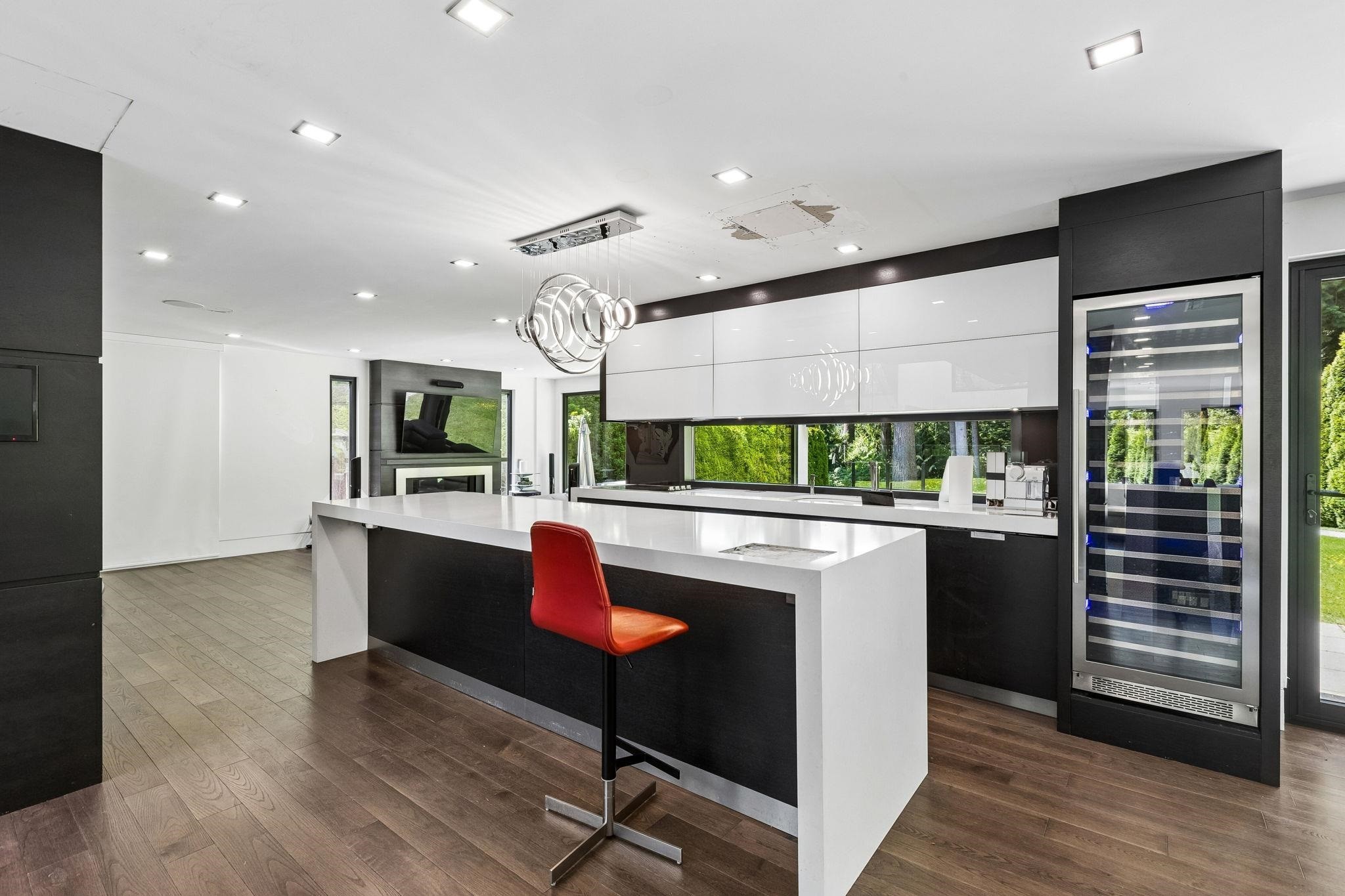 4577 Capilano Road, North Vancouver, BC