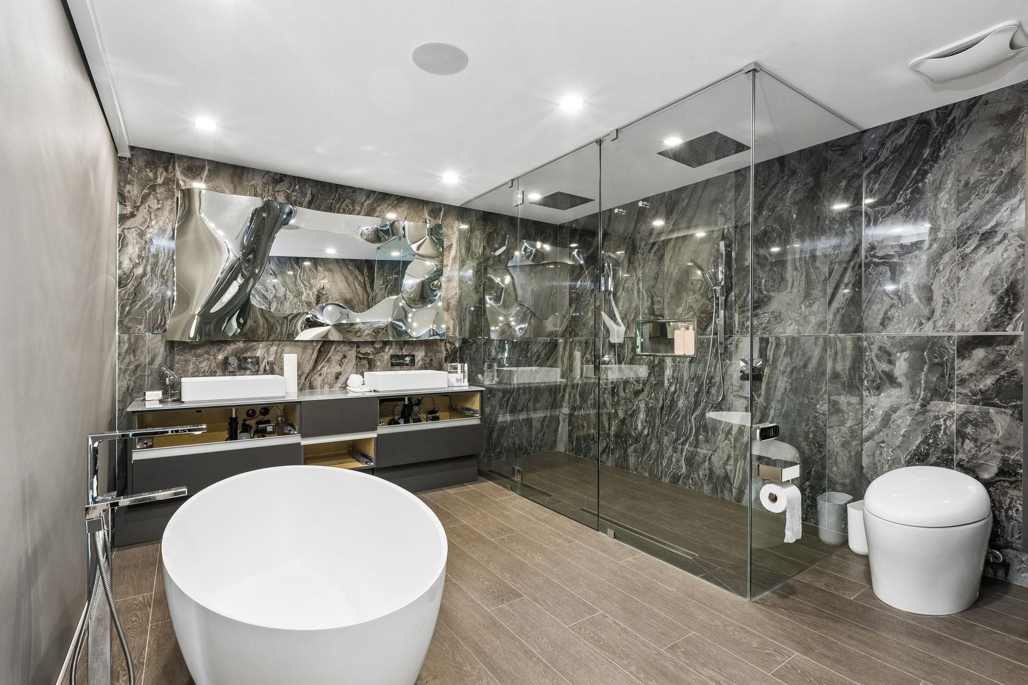 4577 Capilano Road, North Vancouver, BC