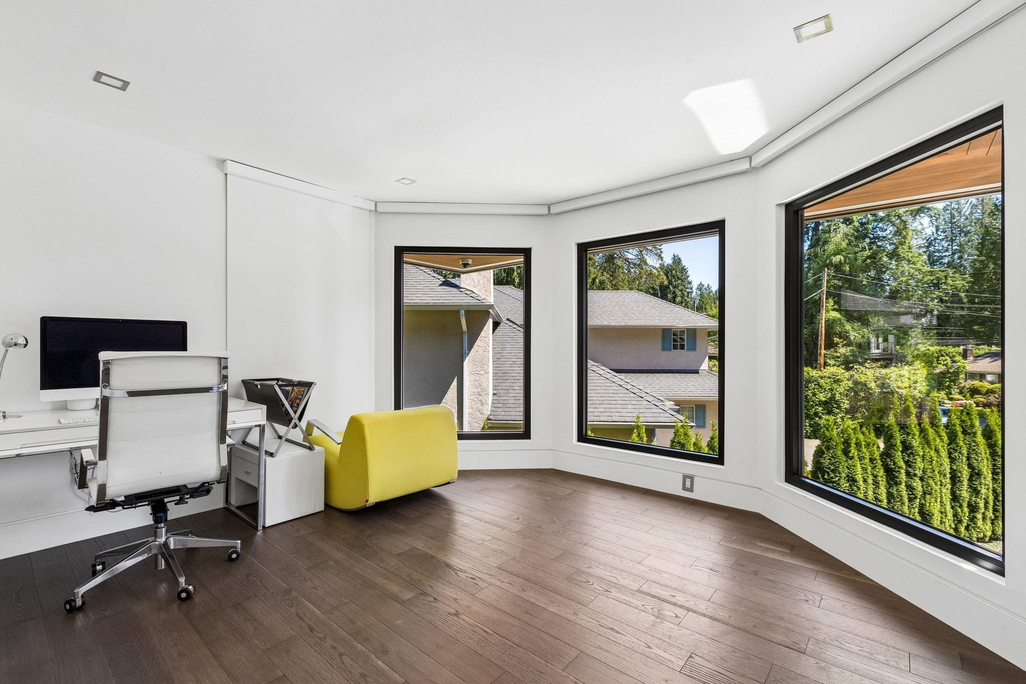4577 Capilano Road, North Vancouver, BC