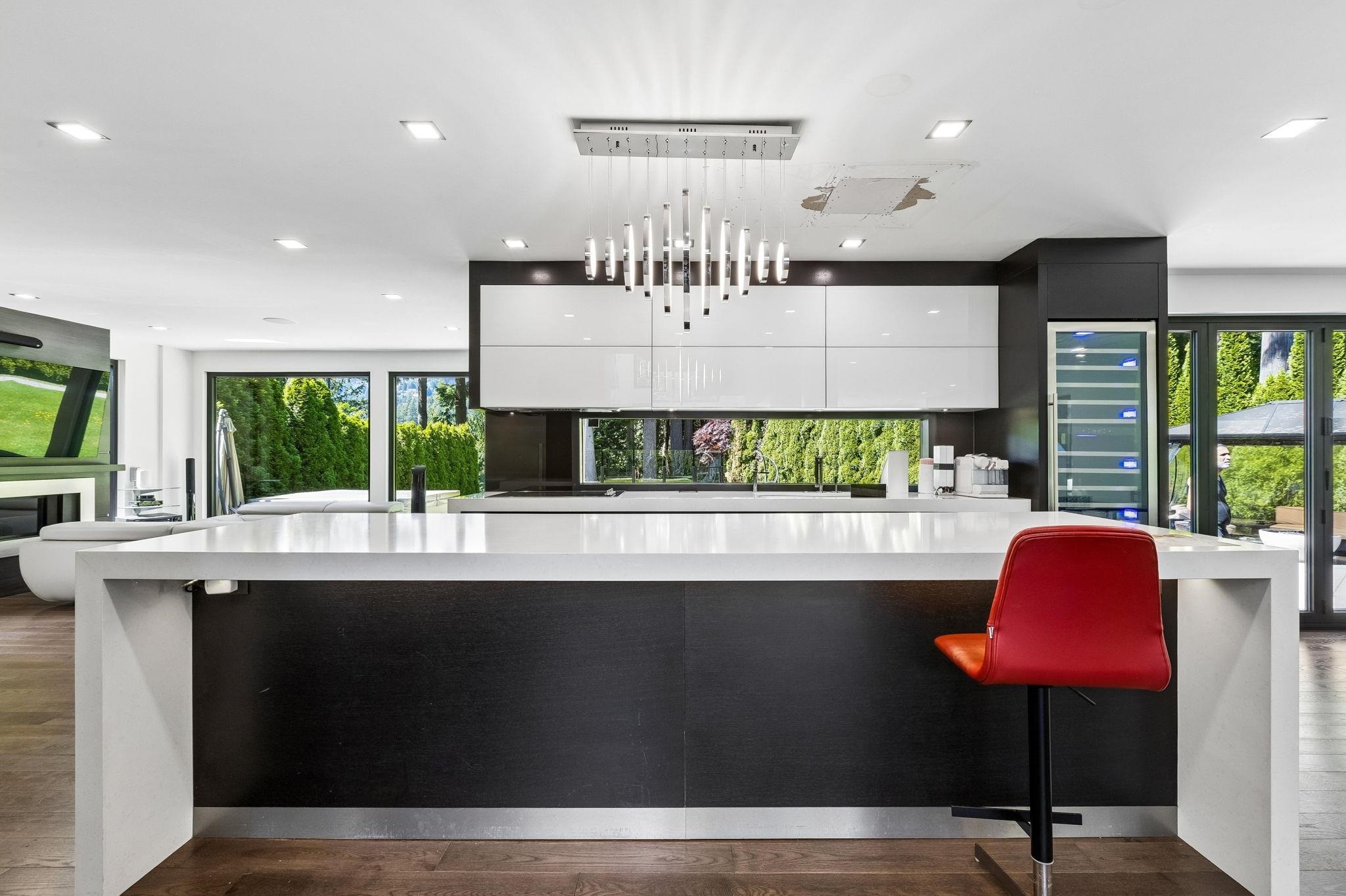 4577 Capilano Road, North Vancouver, BC