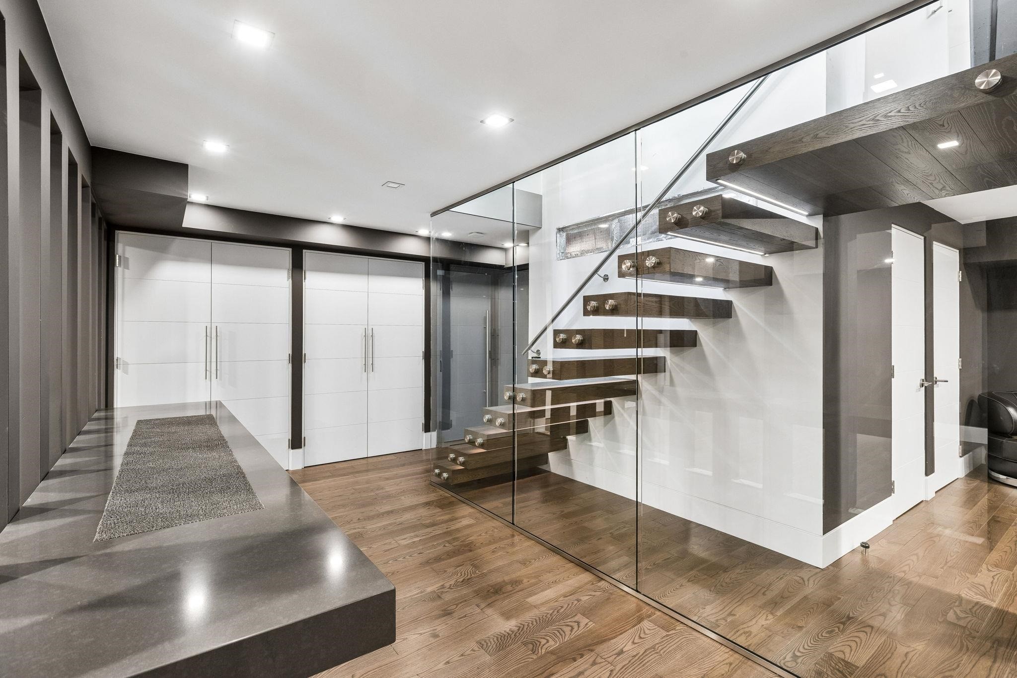 4577 Capilano Road, North Vancouver, BC