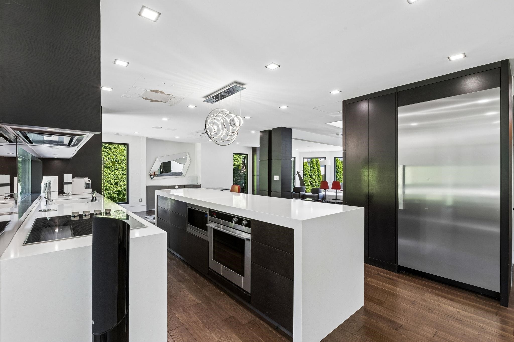 4577 Capilano Road, North Vancouver, BC