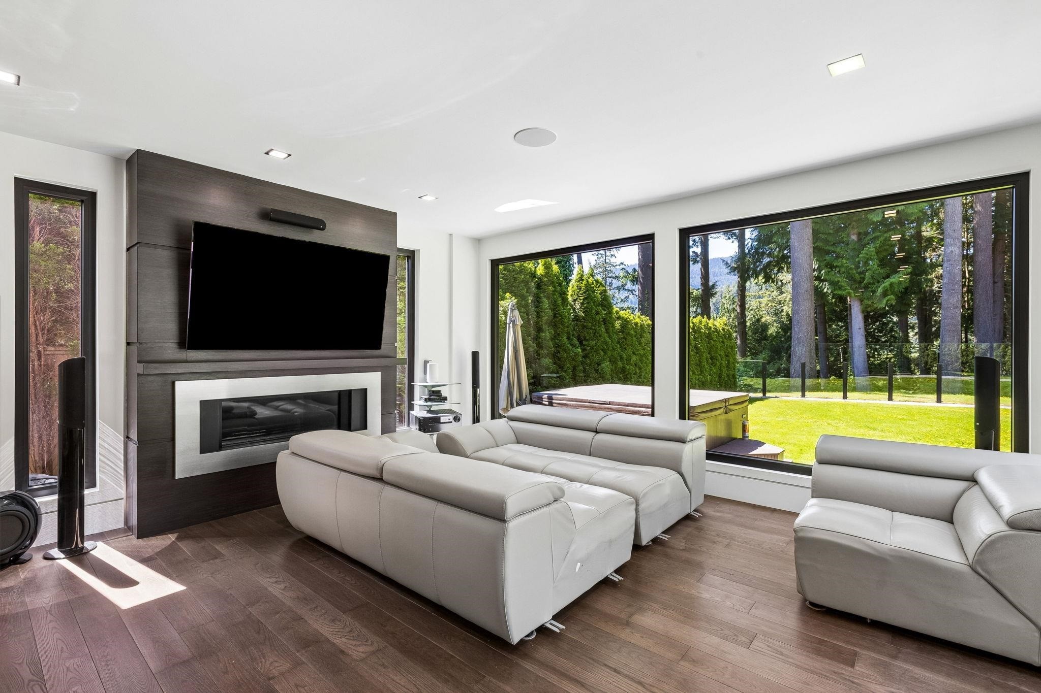 4577 Capilano Road, North Vancouver, BC