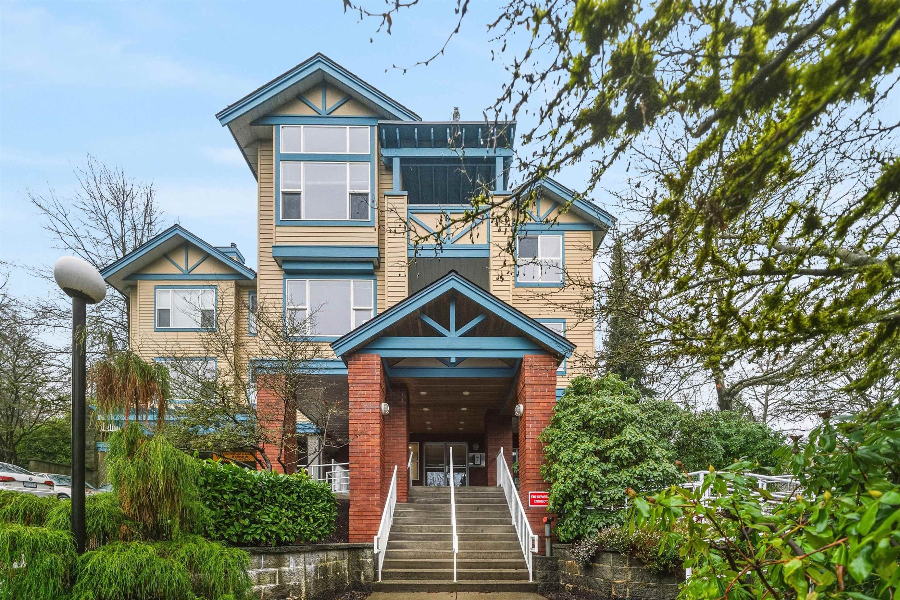 210-5281 Oakmount Crescent, Burnaby, BC