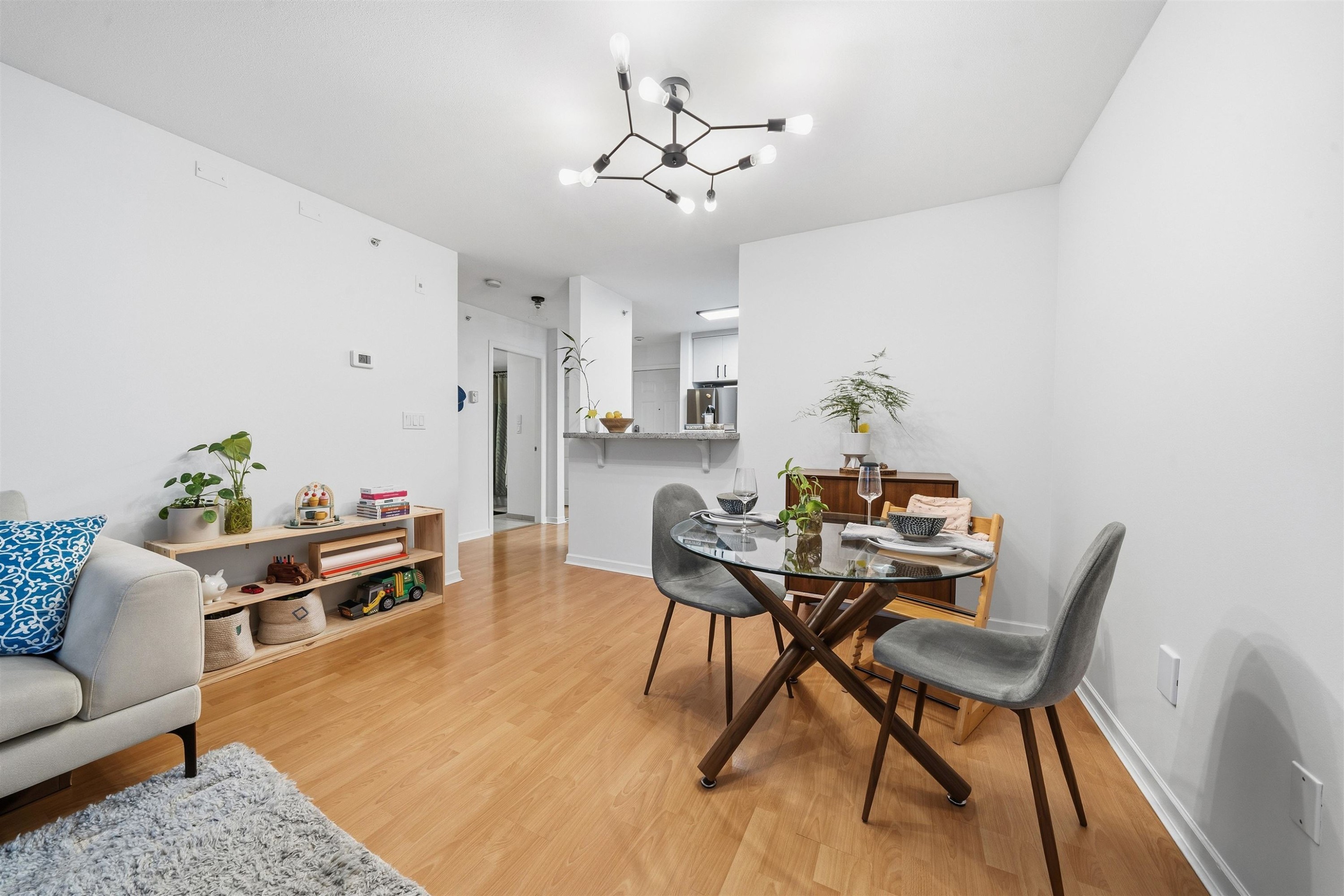 210-5281 Oakmount Crescent, Burnaby, BC