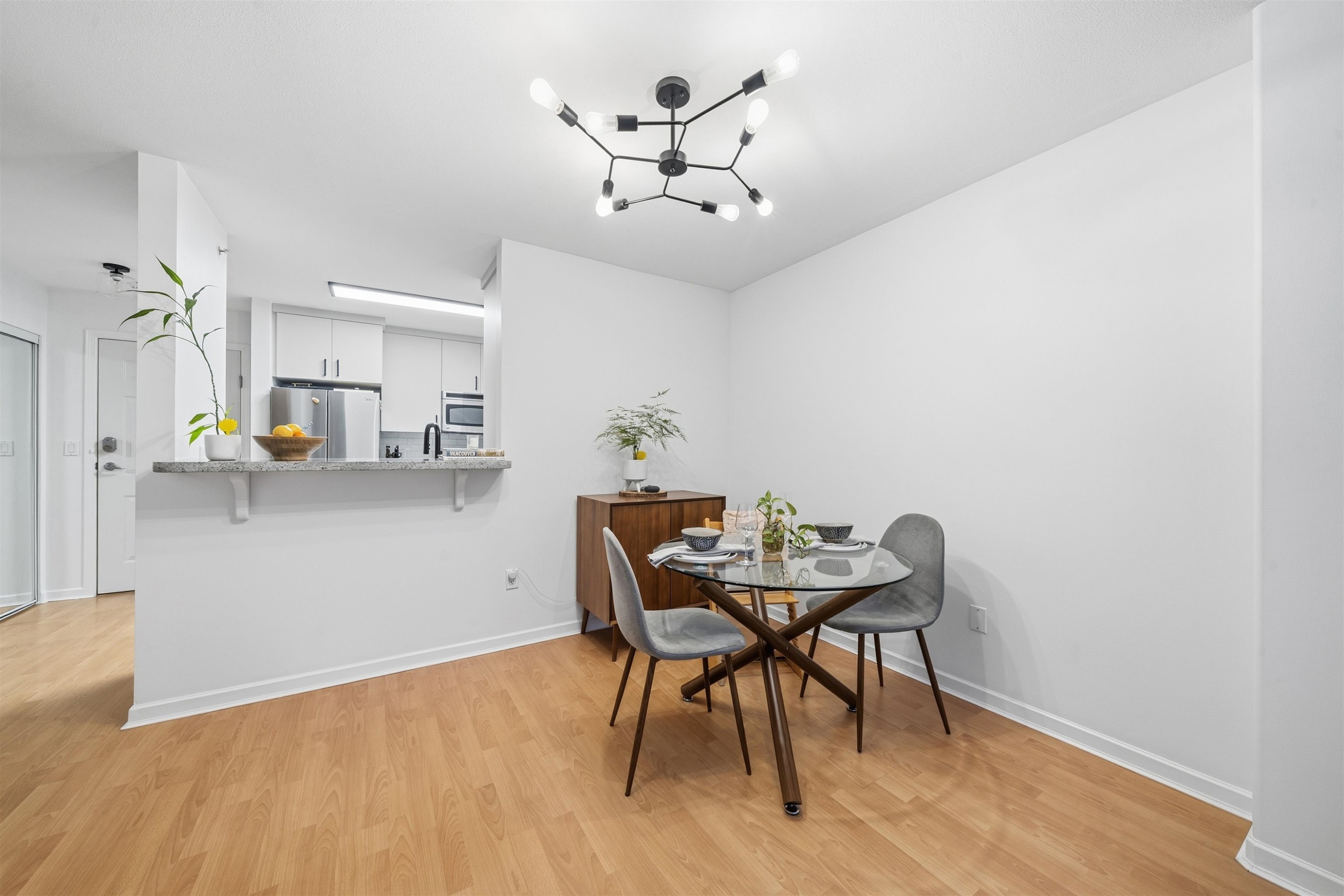 210-5281 Oakmount Crescent, Burnaby, BC