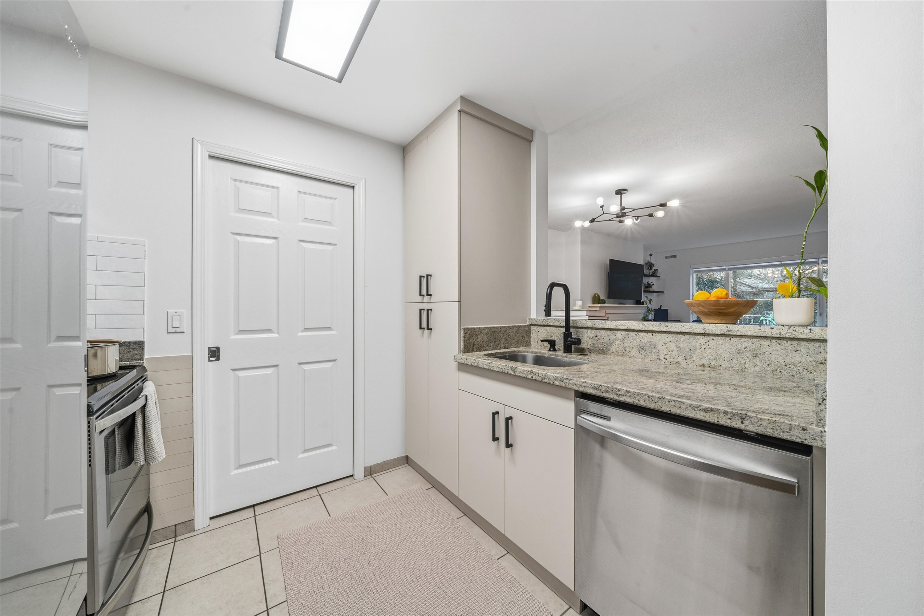 210-5281 Oakmount Crescent, Burnaby, BC