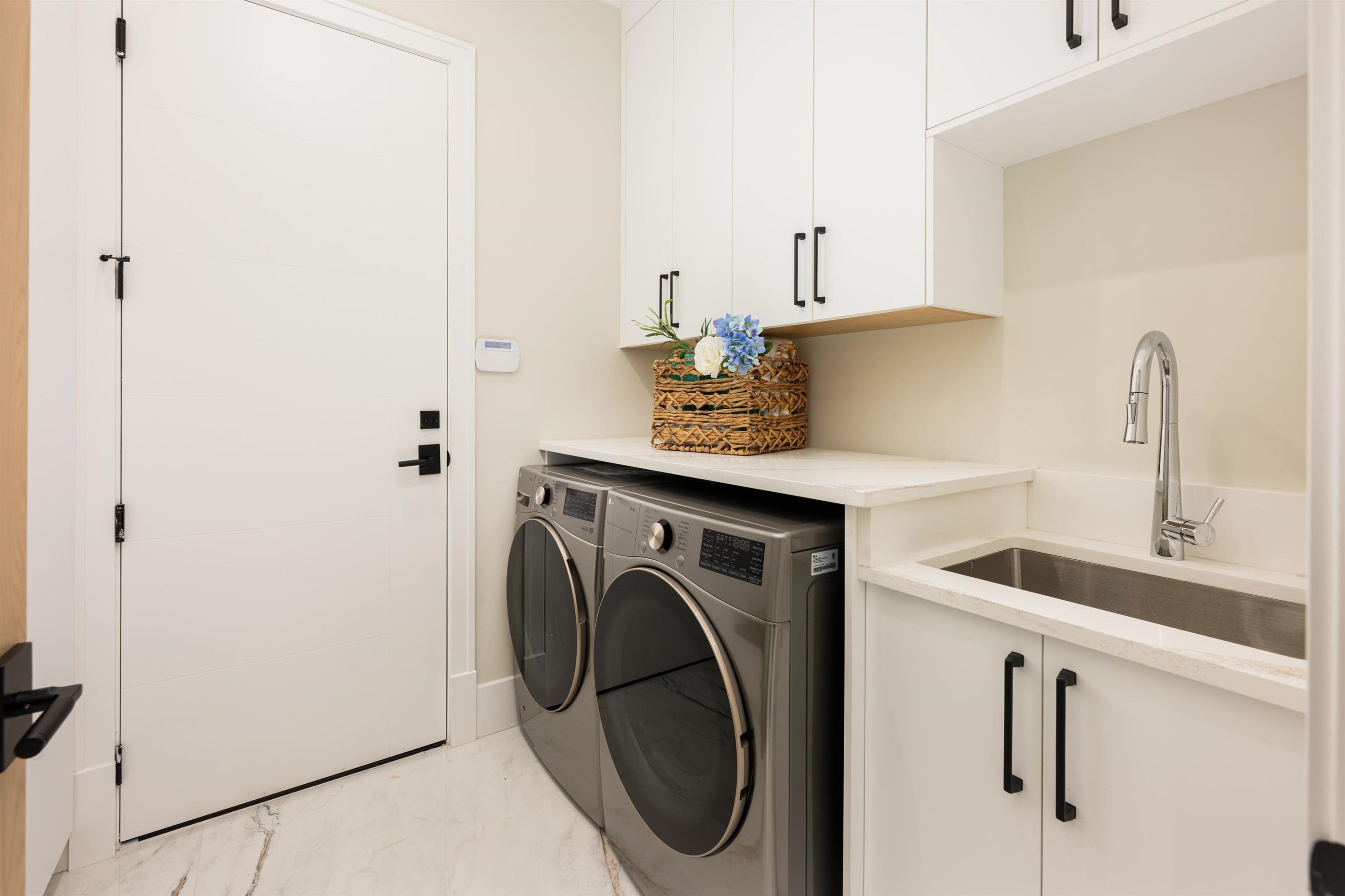 9531 Kirkmond Crescent, Richmond, BC - Indoor Photo Showing Laundry Room