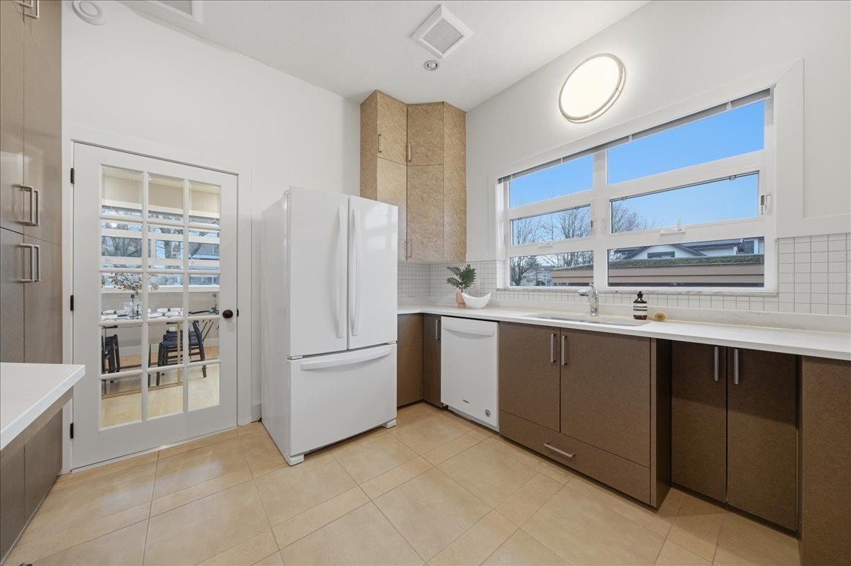 6733 Vivian Street, Vancouver, BC