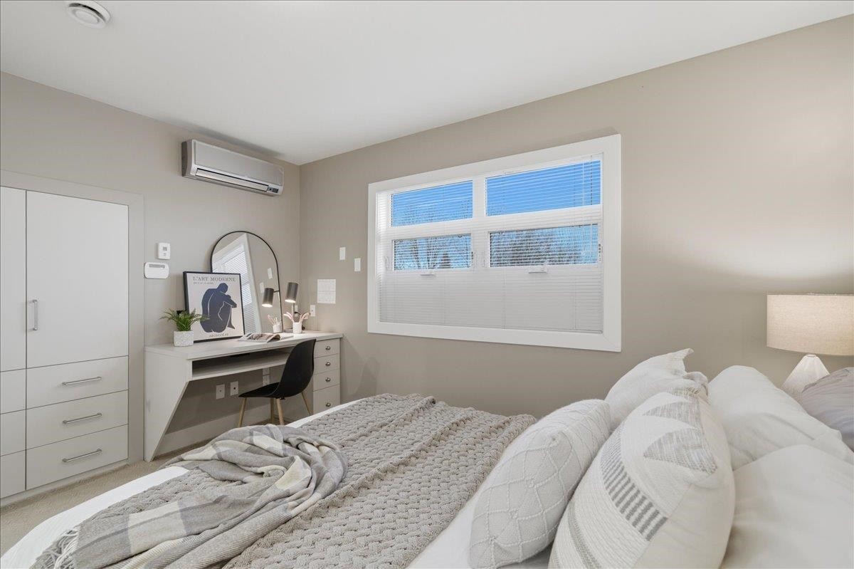 6733 Vivian Street, Vancouver, BC