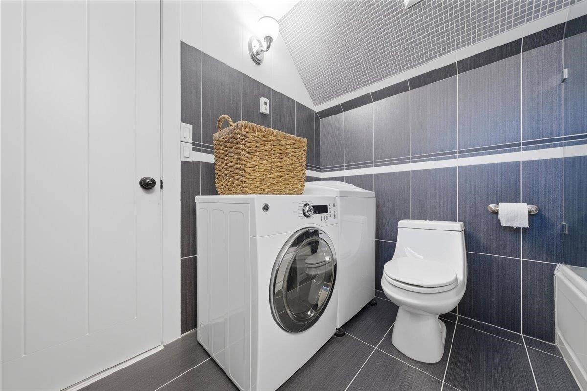 6733 Vivian Street, Vancouver, BC