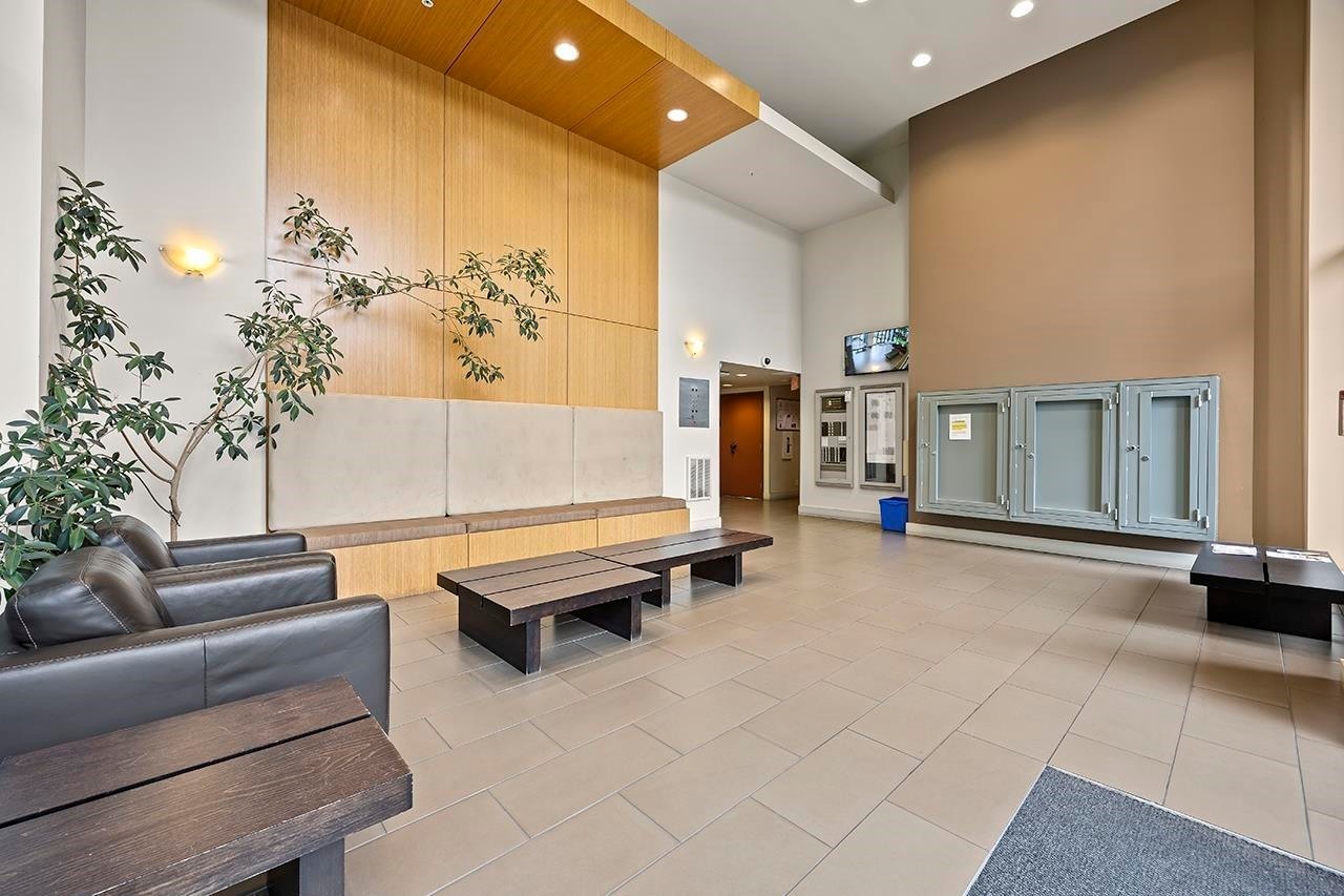 703-7362 Elmbridge Way, Richmond, BC - Indoor Photo Showing Other Room