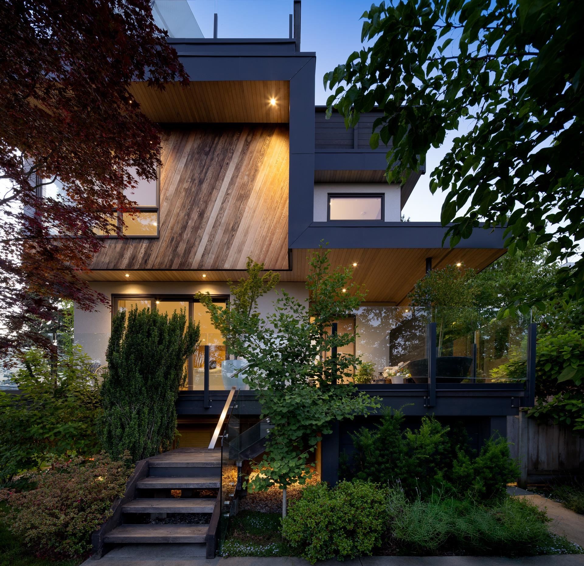 452 4Th Street E, North Vancouver, BC