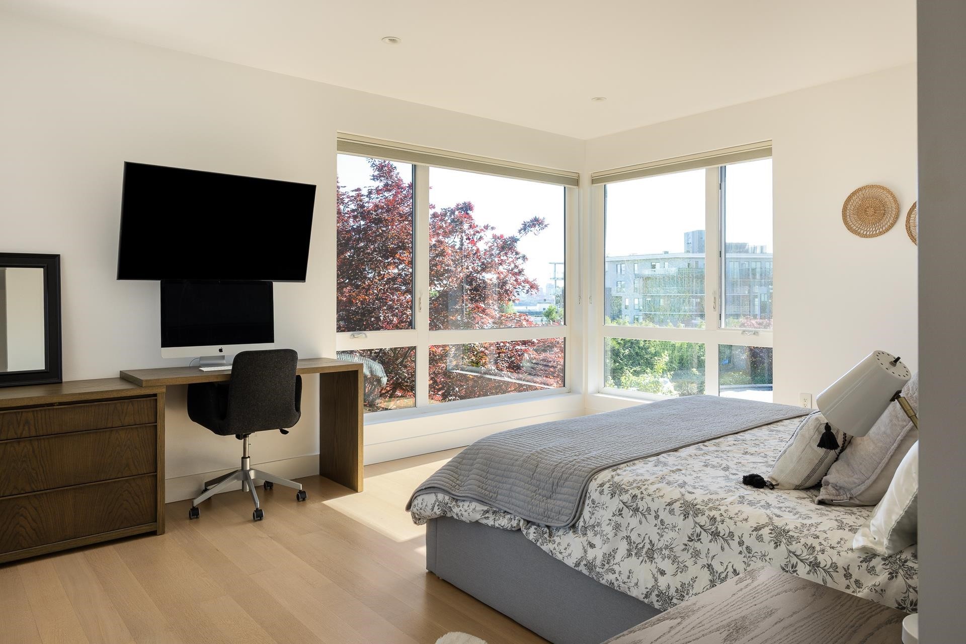 452 4Th Street E, North Vancouver, BC