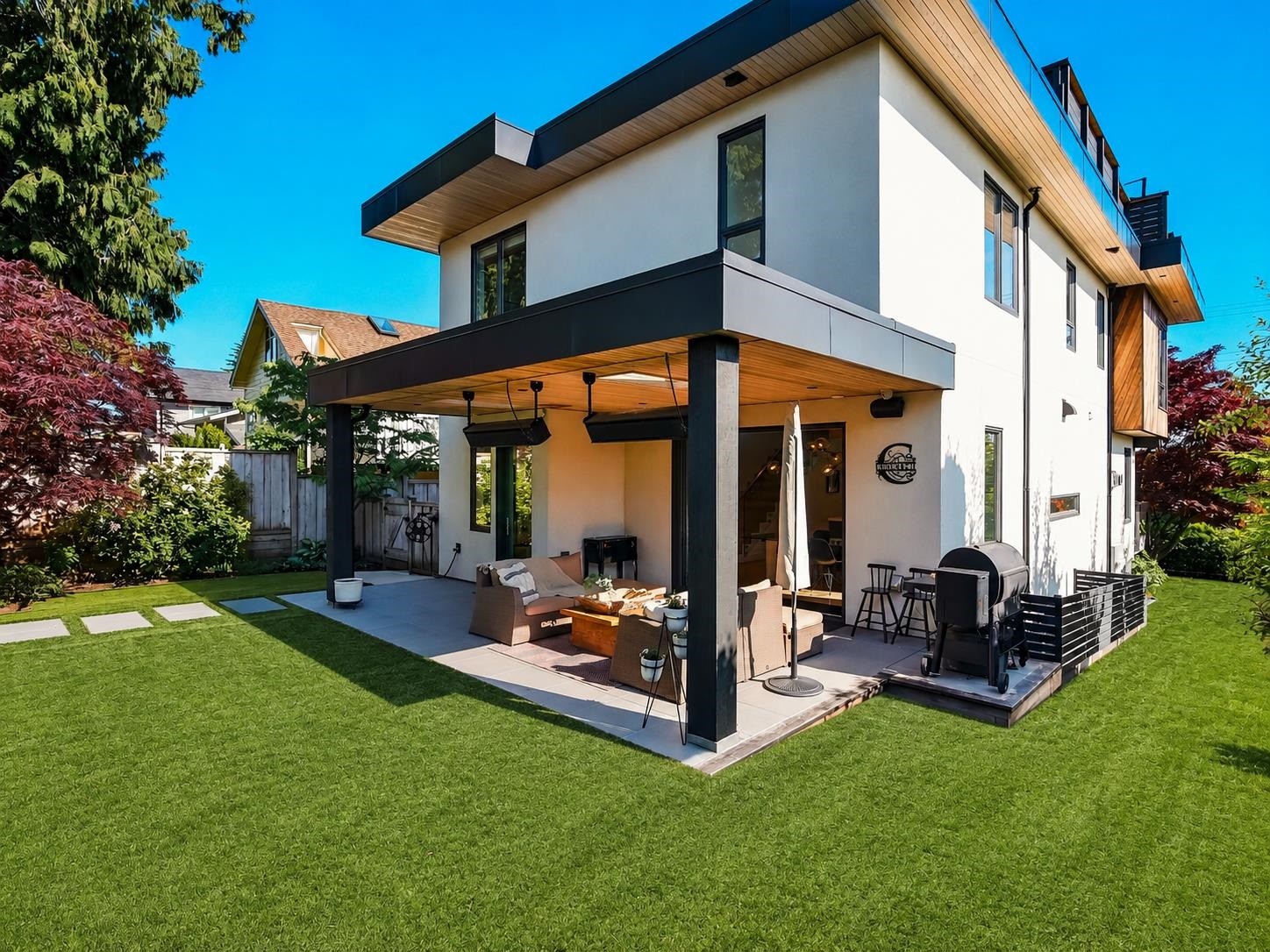 452 4Th Street E, North Vancouver, BC