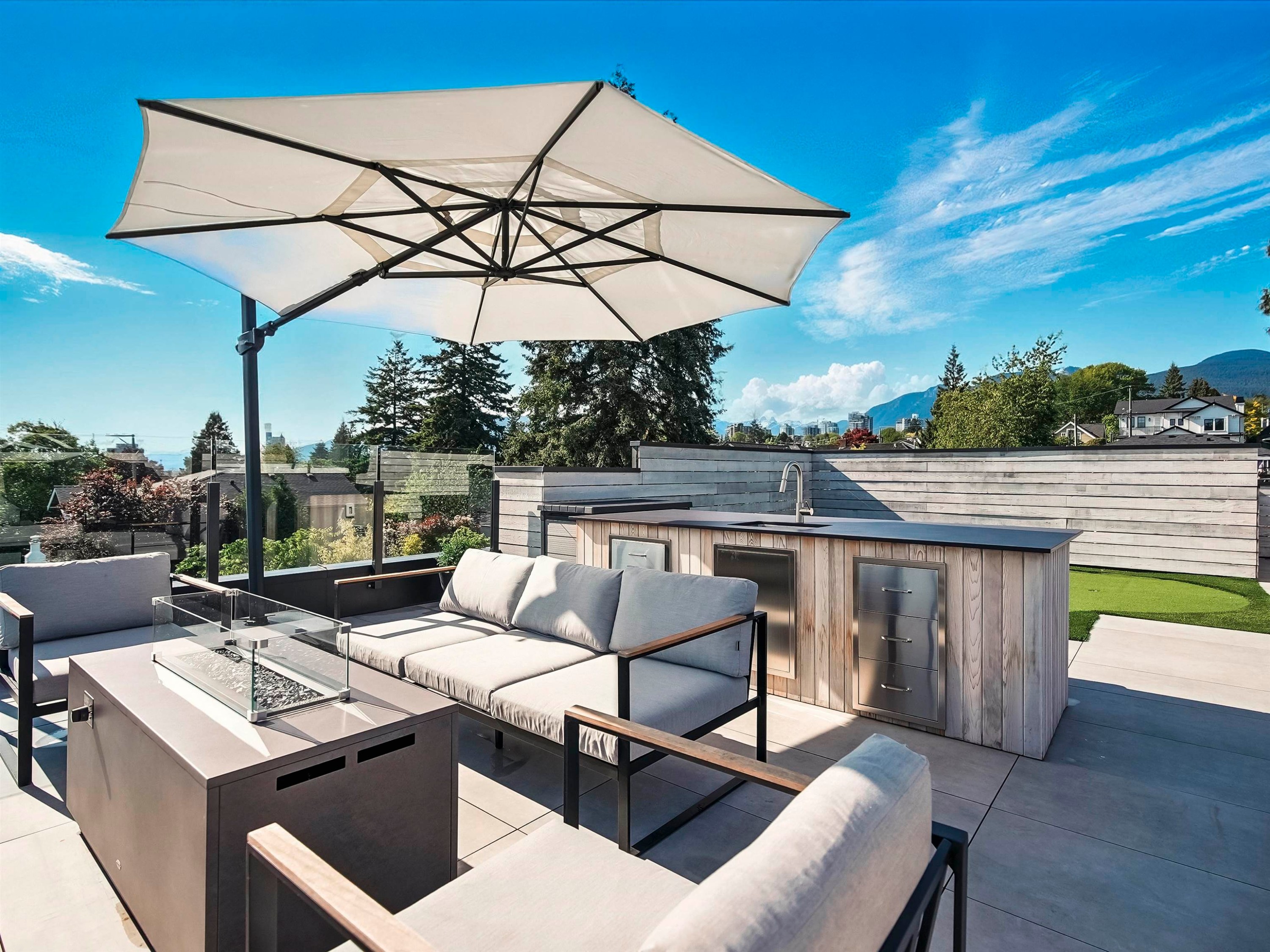452 4Th Street E, North Vancouver, BC