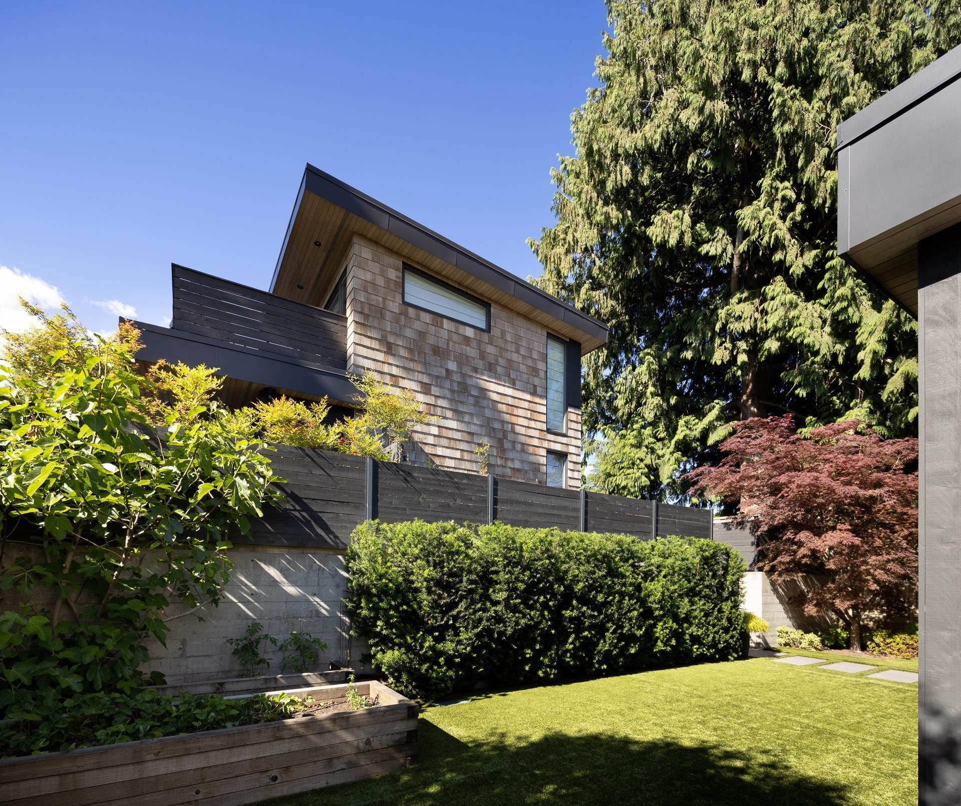 452 4Th Street E, North Vancouver, BC
