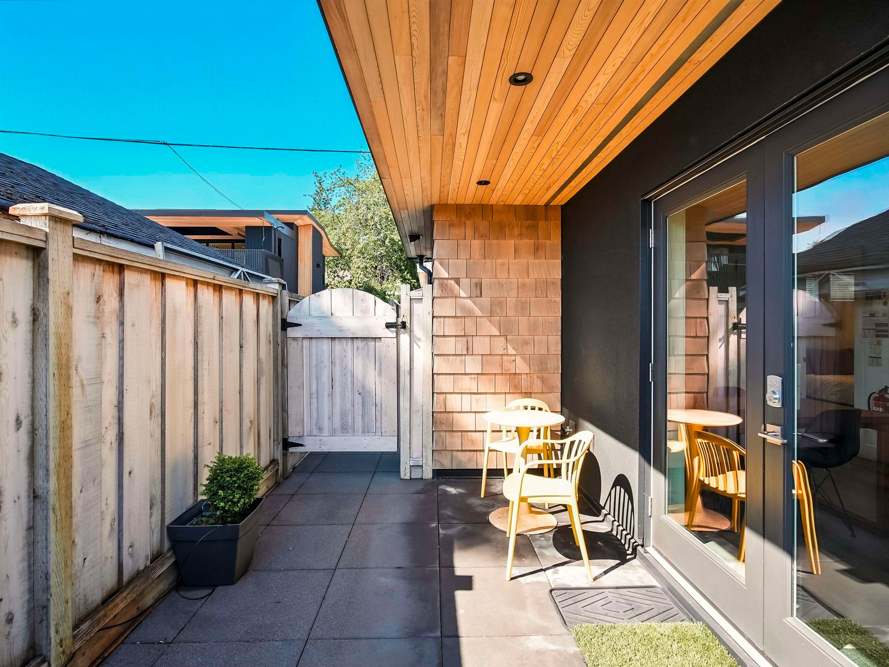 452 4Th Street E, North Vancouver, BC