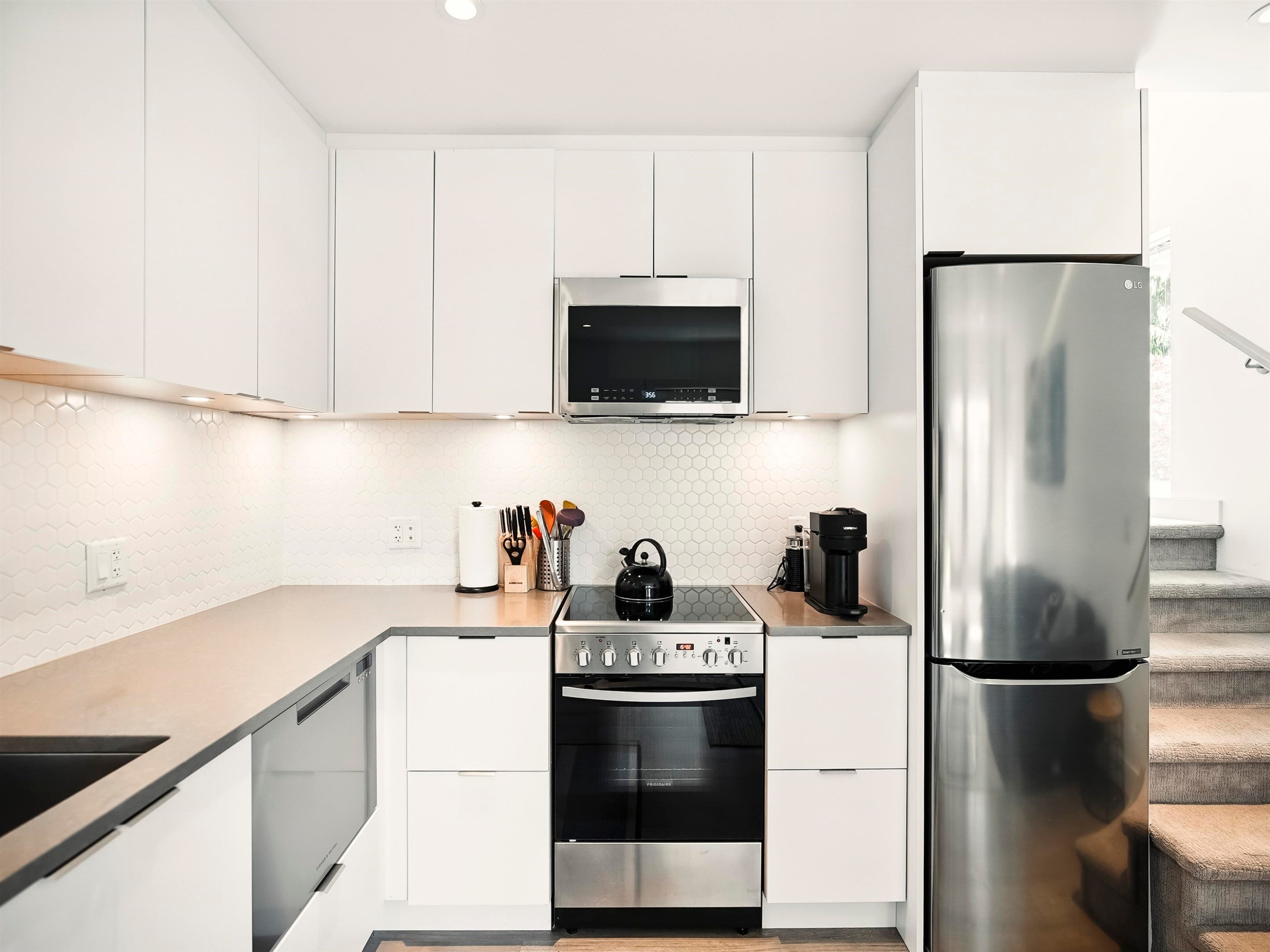 452 4Th Street E, North Vancouver, BC