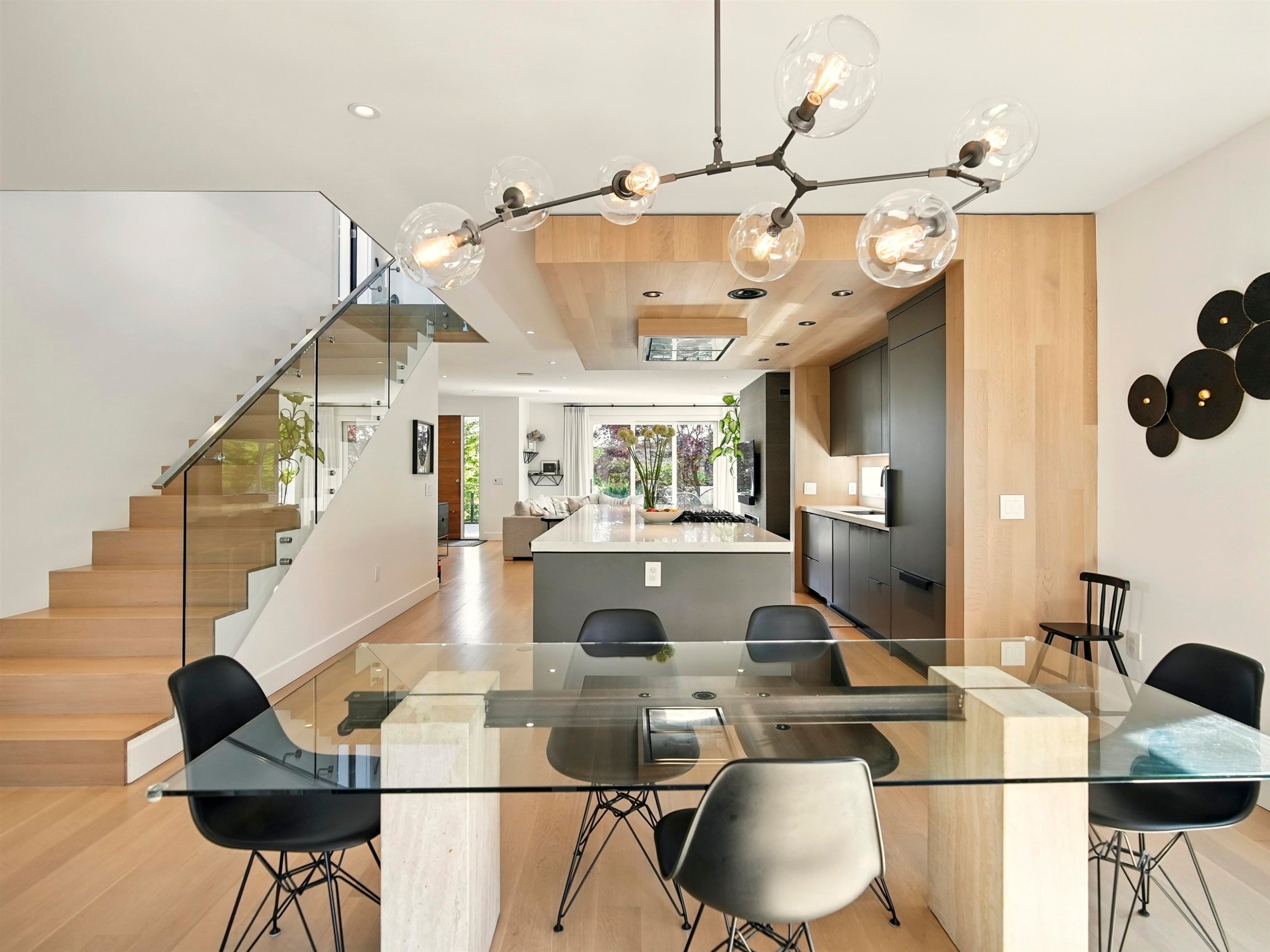 452 4Th Street E, North Vancouver, BC