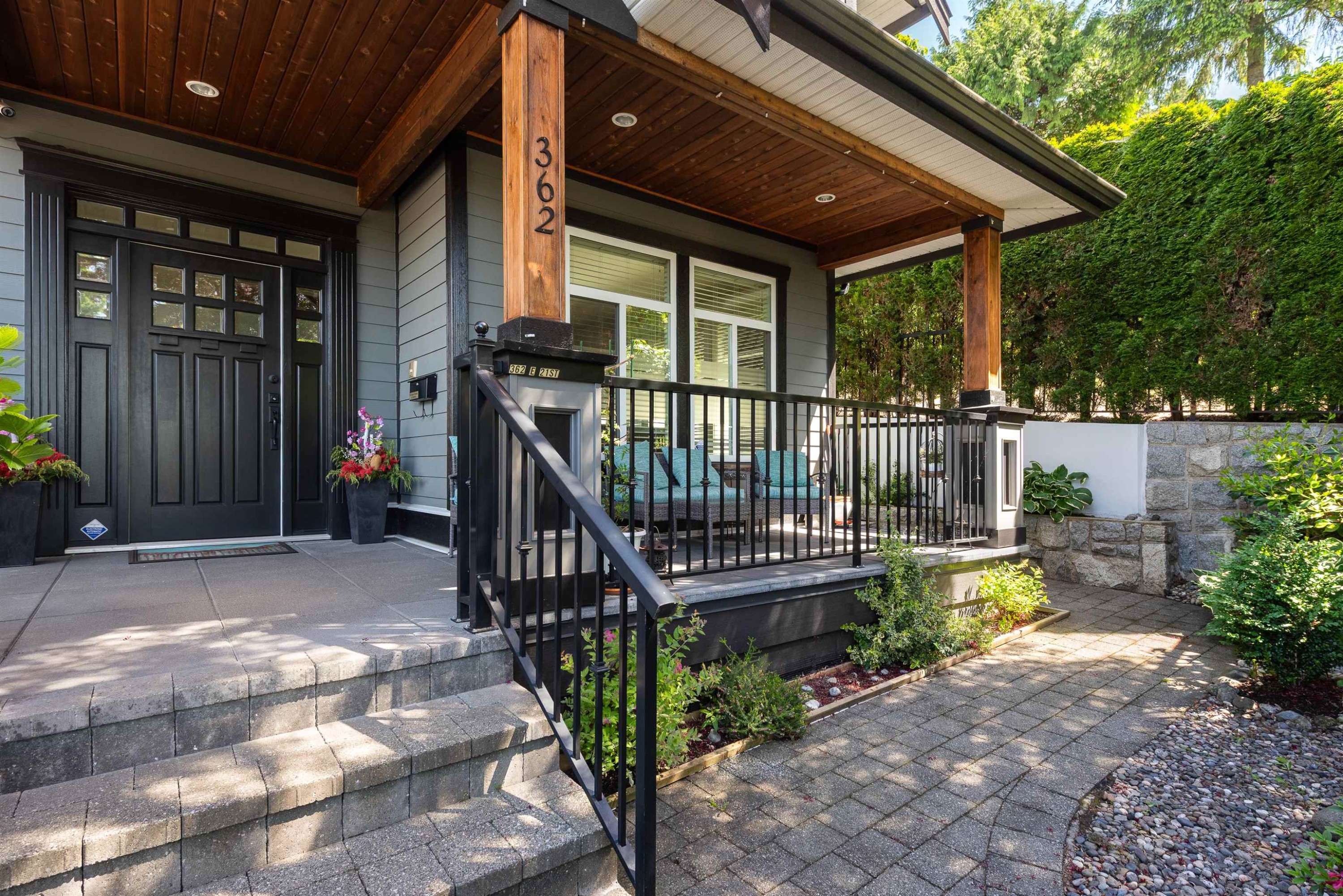 362 21St Street E, North Vancouver, BC