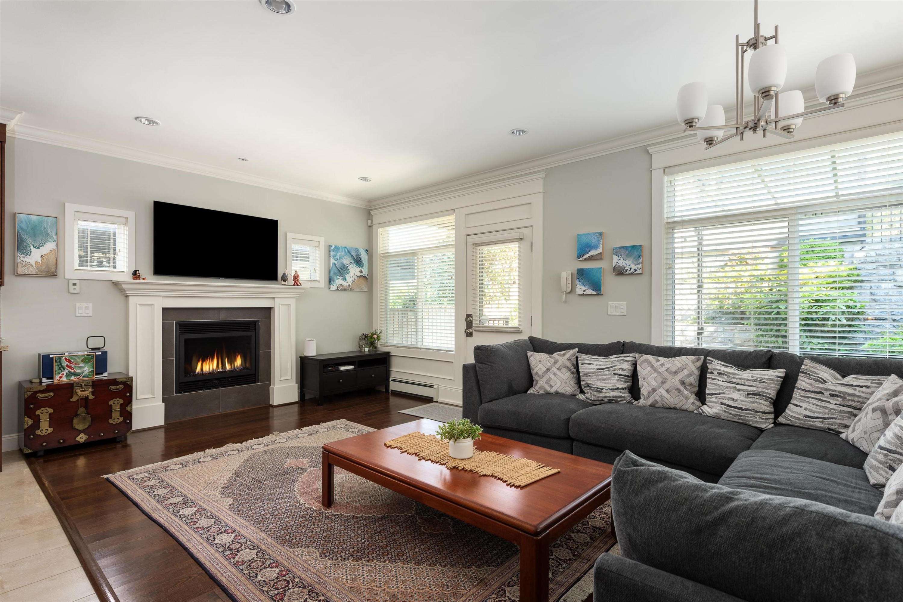362 21St Street E, North Vancouver, BC
