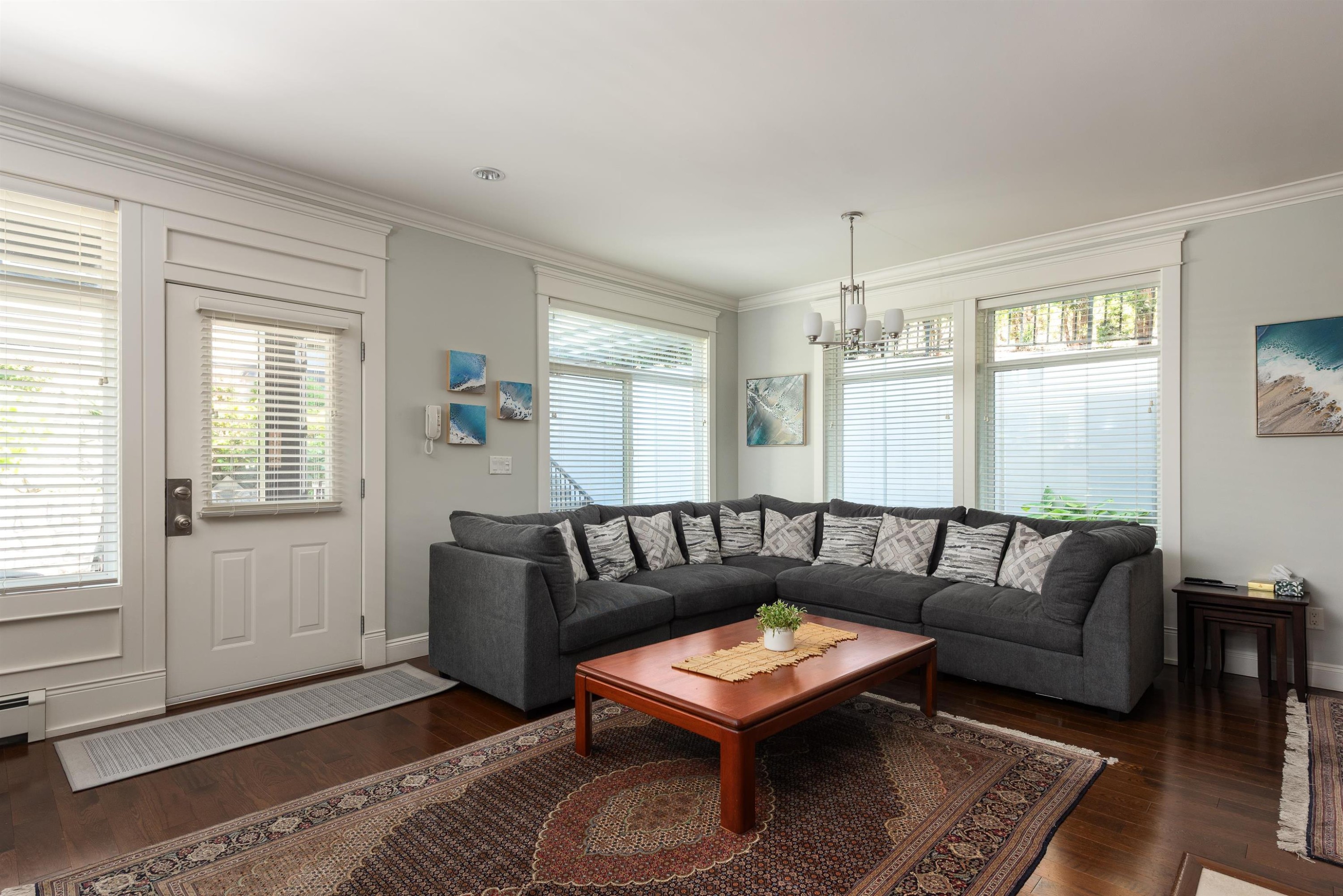 362 21St Street E, North Vancouver, BC
