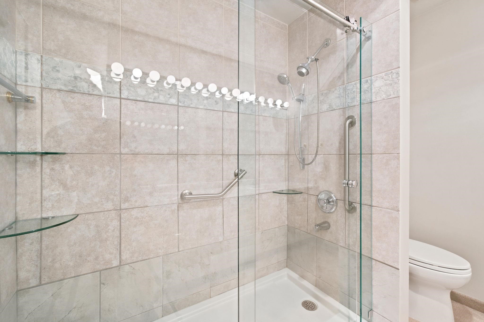 305 17Th Street E, North Vancouver, BC