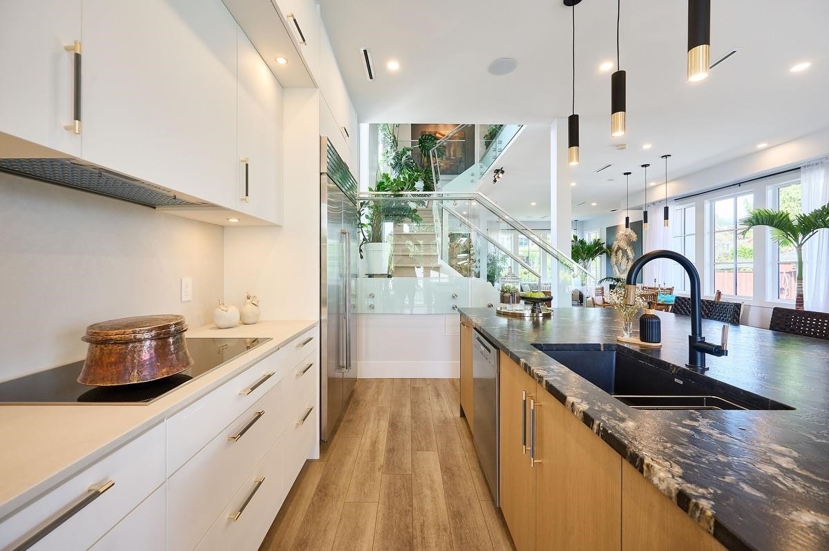 449 15Th Street E, North Vancouver, BC