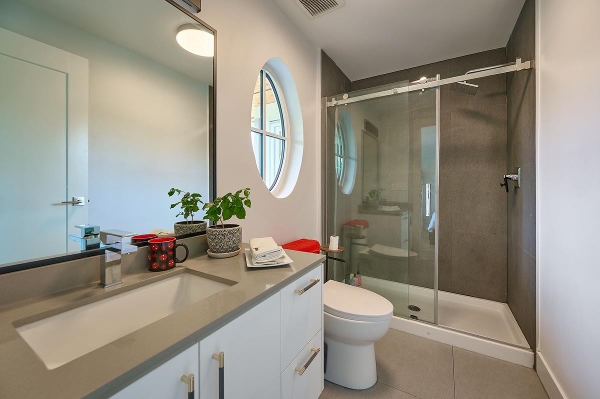 449 15Th Street E, North Vancouver, BC