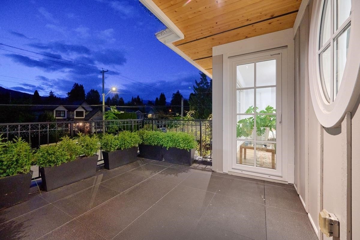449 15Th Street E, North Vancouver, BC