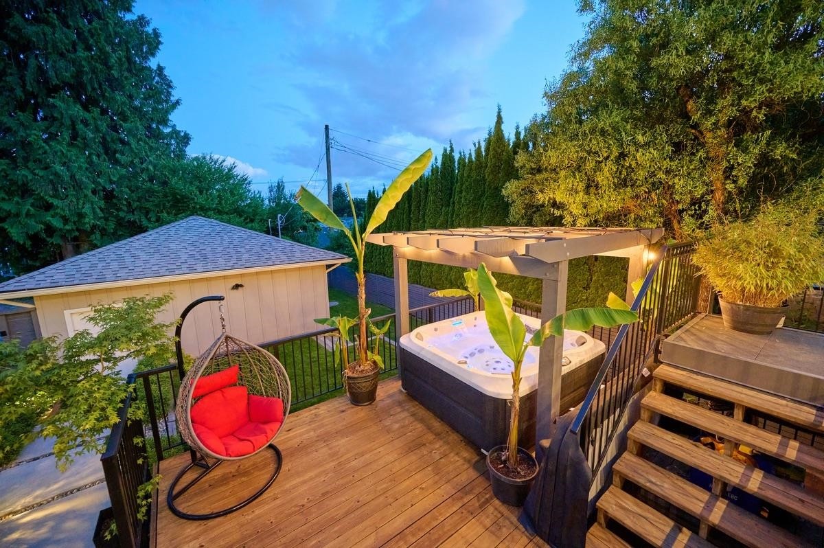 449 15Th Street E, North Vancouver, BC