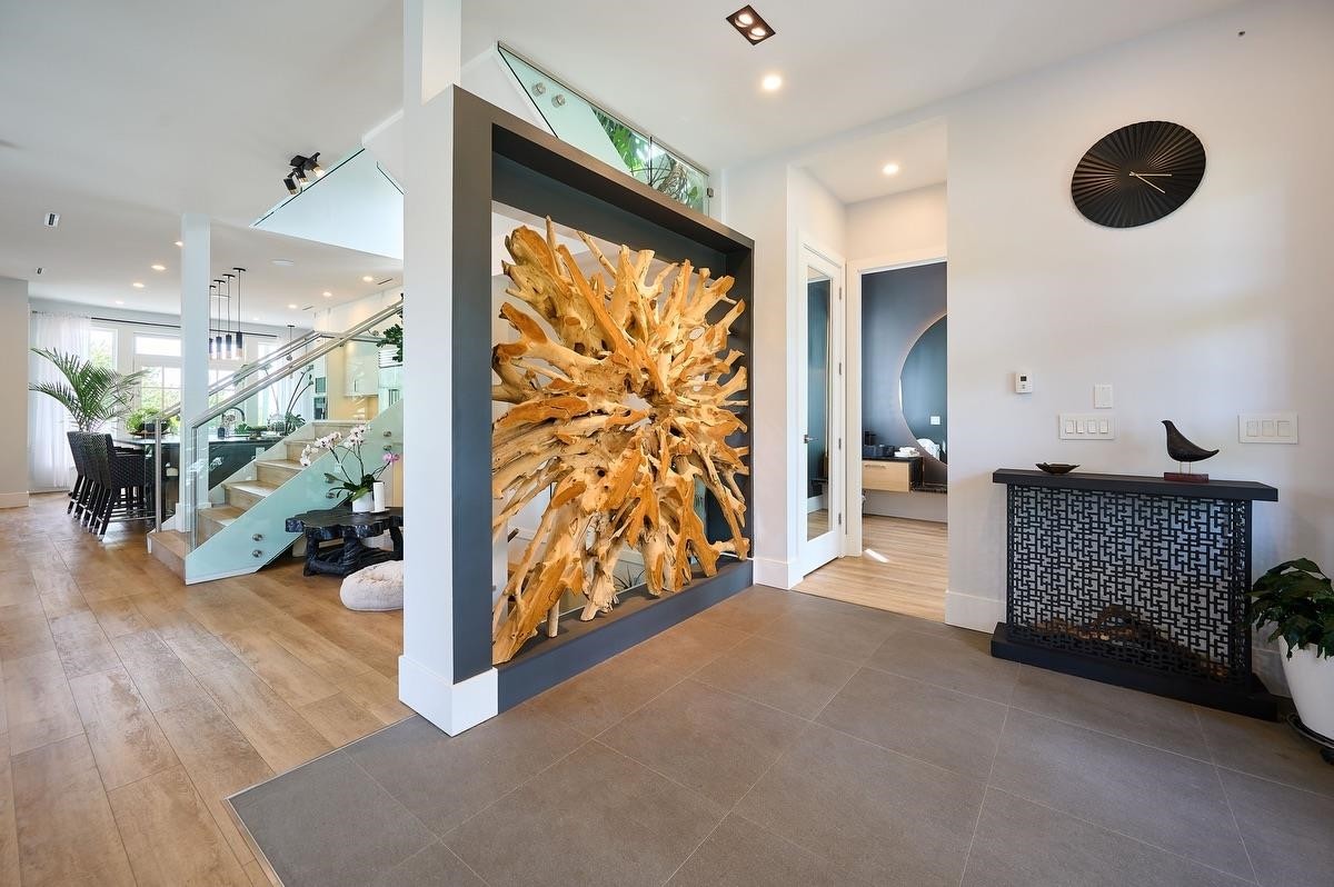 449 15Th Street E, North Vancouver, BC