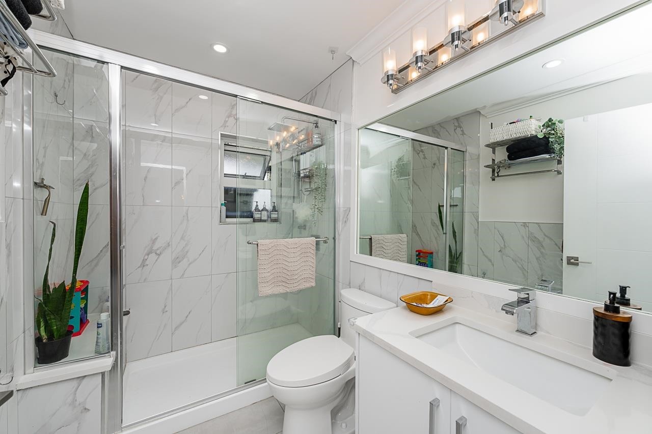 2843 5Th Avenue E, Vancouver, BC - Indoor Photo Showing Bathroom