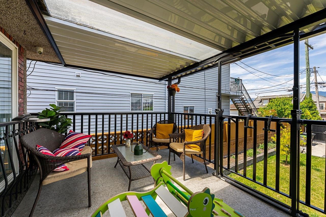 2843 5Th Avenue E, Vancouver, BC - Outdoor With Deck Patio Veranda With Exterior