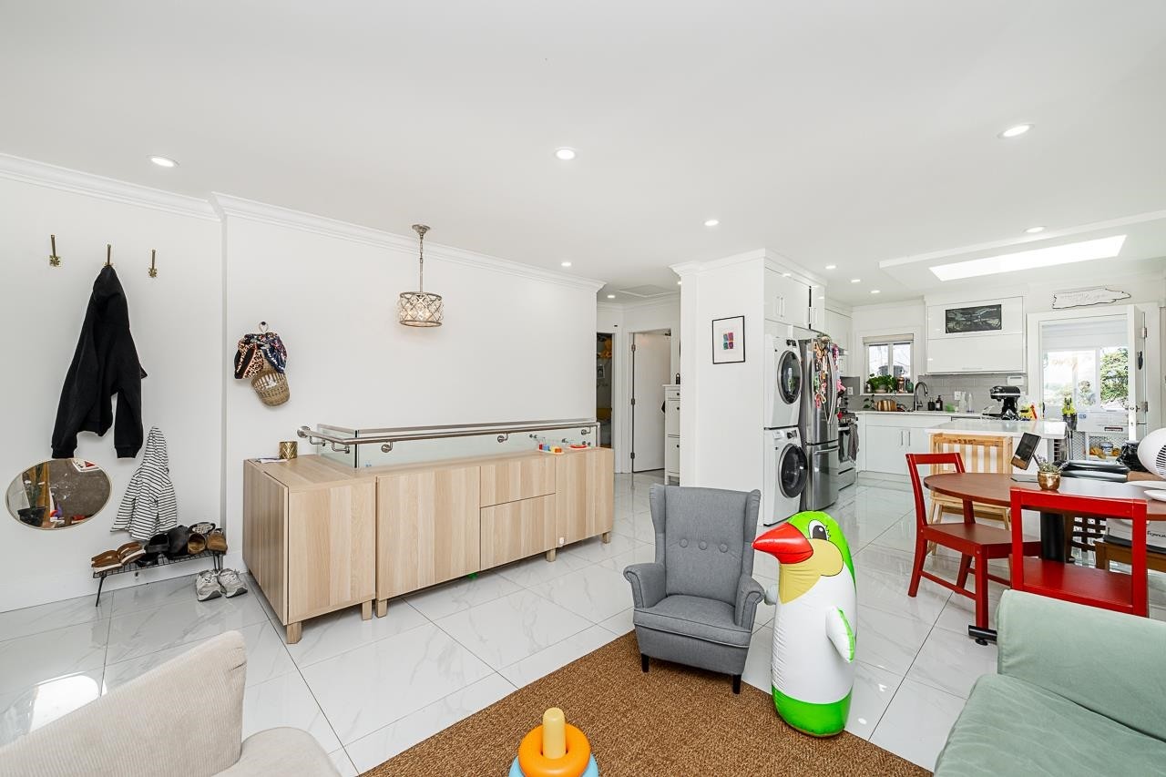 2843 5Th Avenue E, Vancouver, BC - Indoor