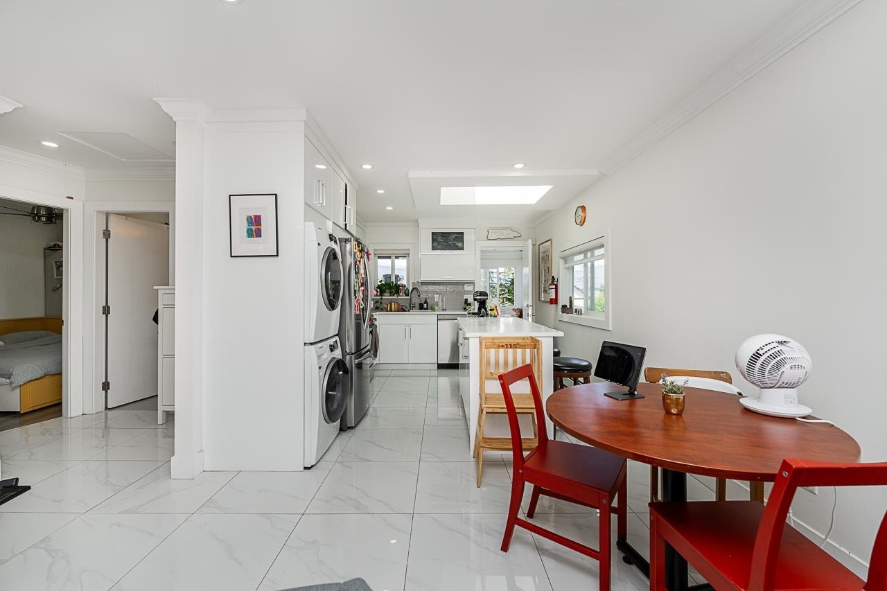 2843 5Th Avenue E, Vancouver, BC - Indoor