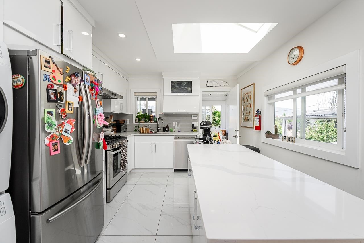 2843 5Th Avenue E, Vancouver, BC - Indoor