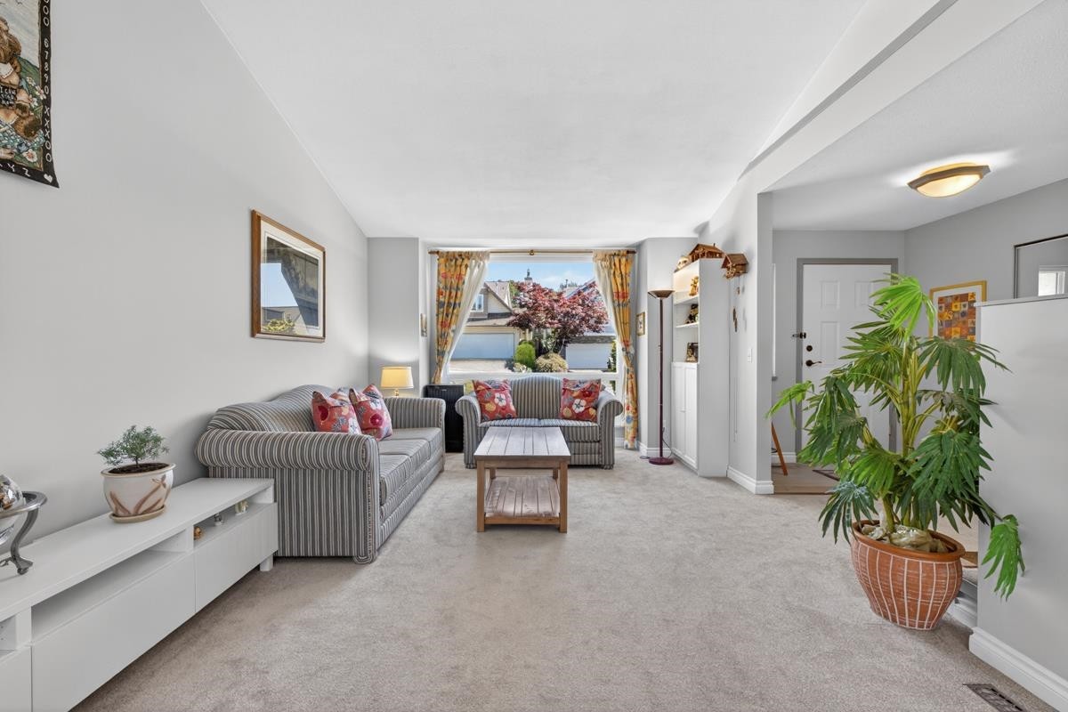 290 Santiago Street, Coquitlam, BC