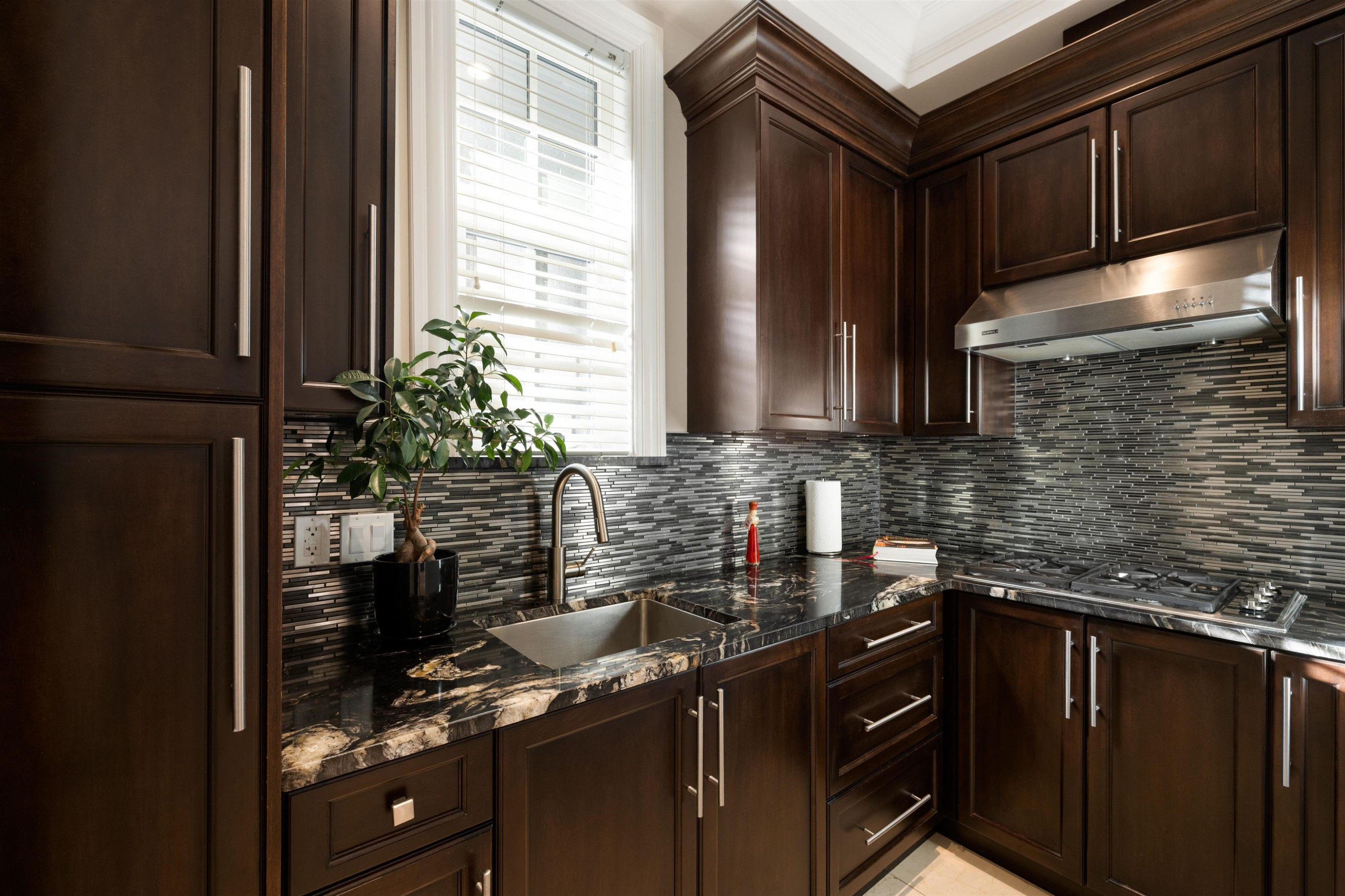 2912 Mathers Avenue, West Vancouver, BC
