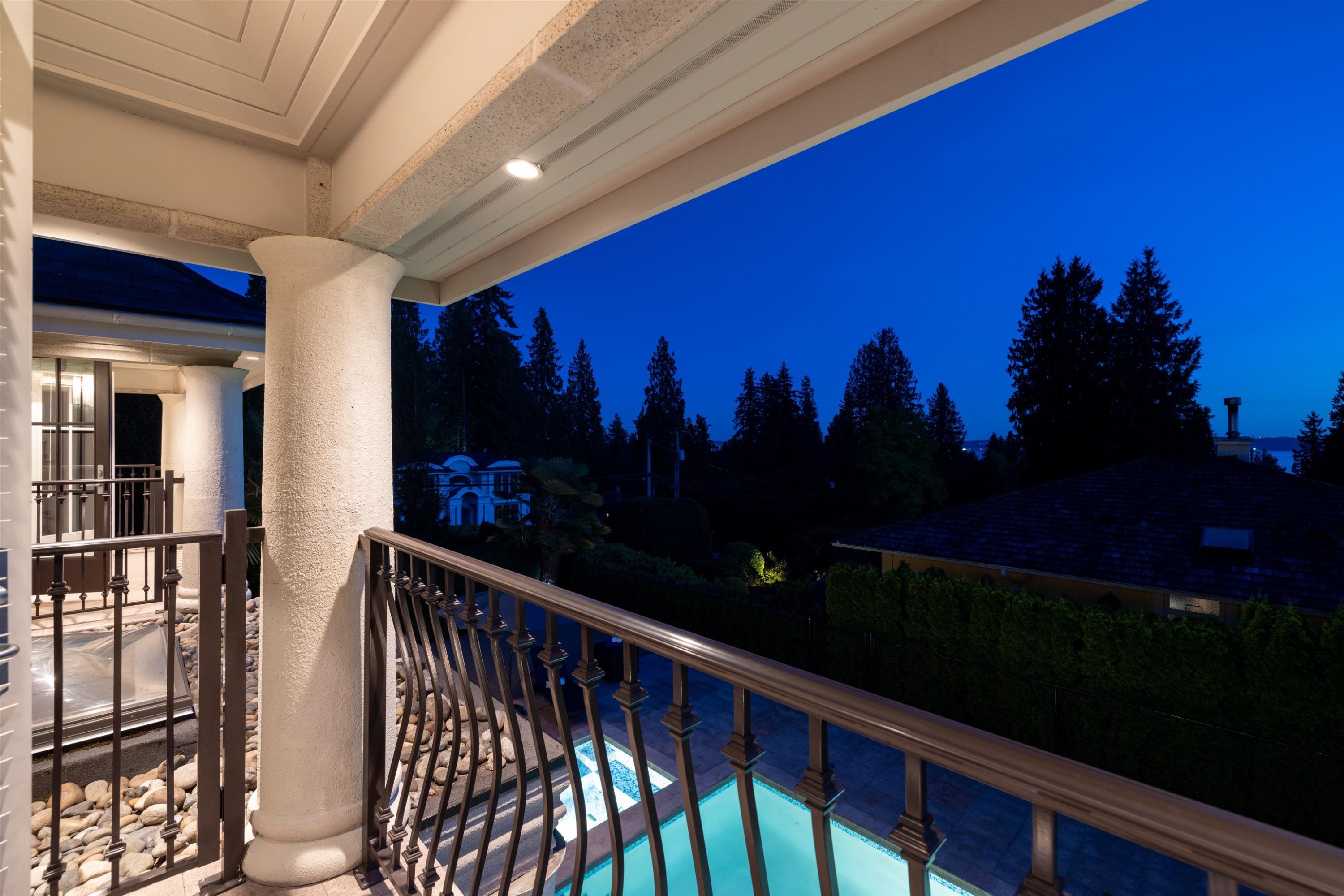 2912 Mathers Avenue, West Vancouver, BC