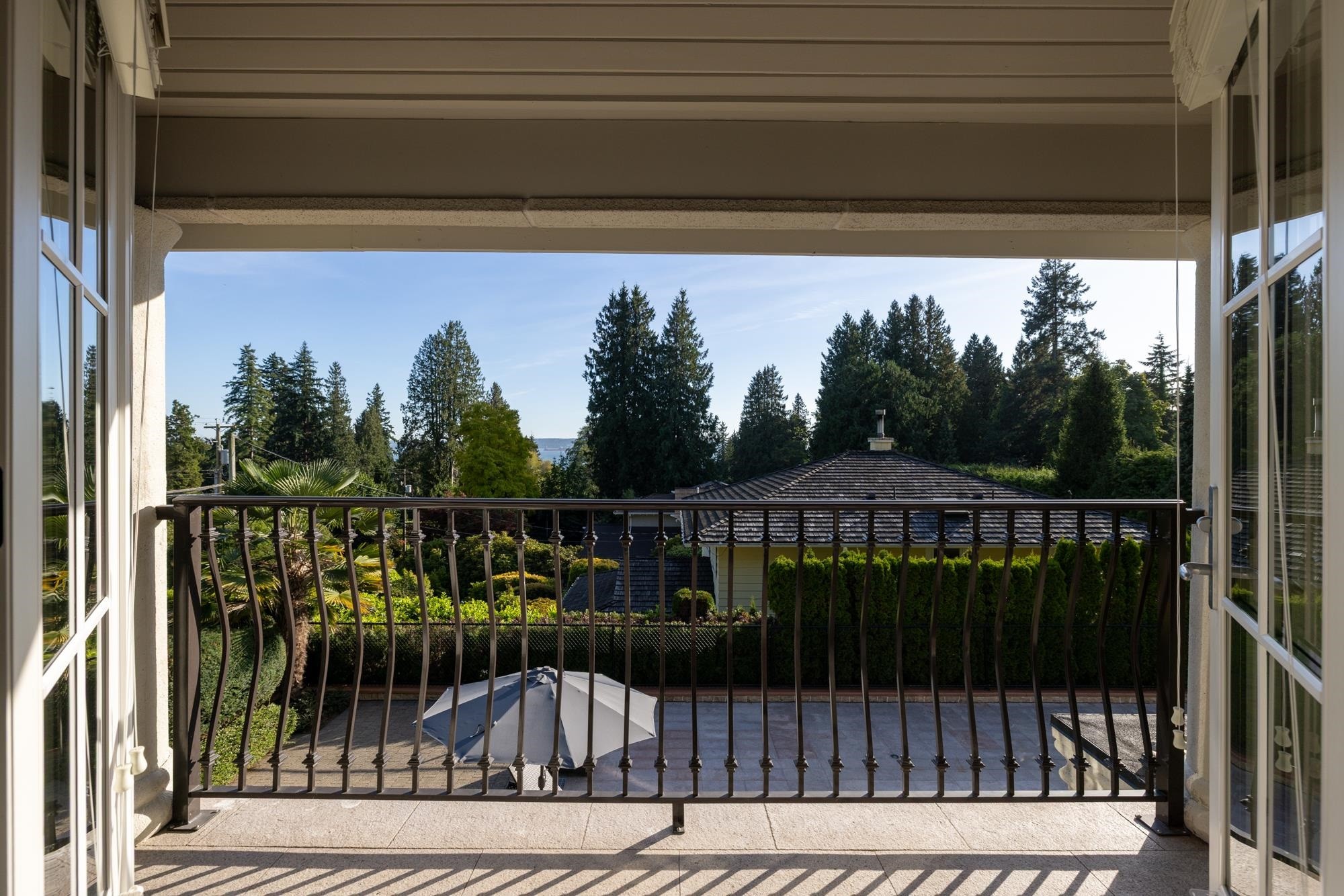 2912 Mathers Avenue, West Vancouver, BC
