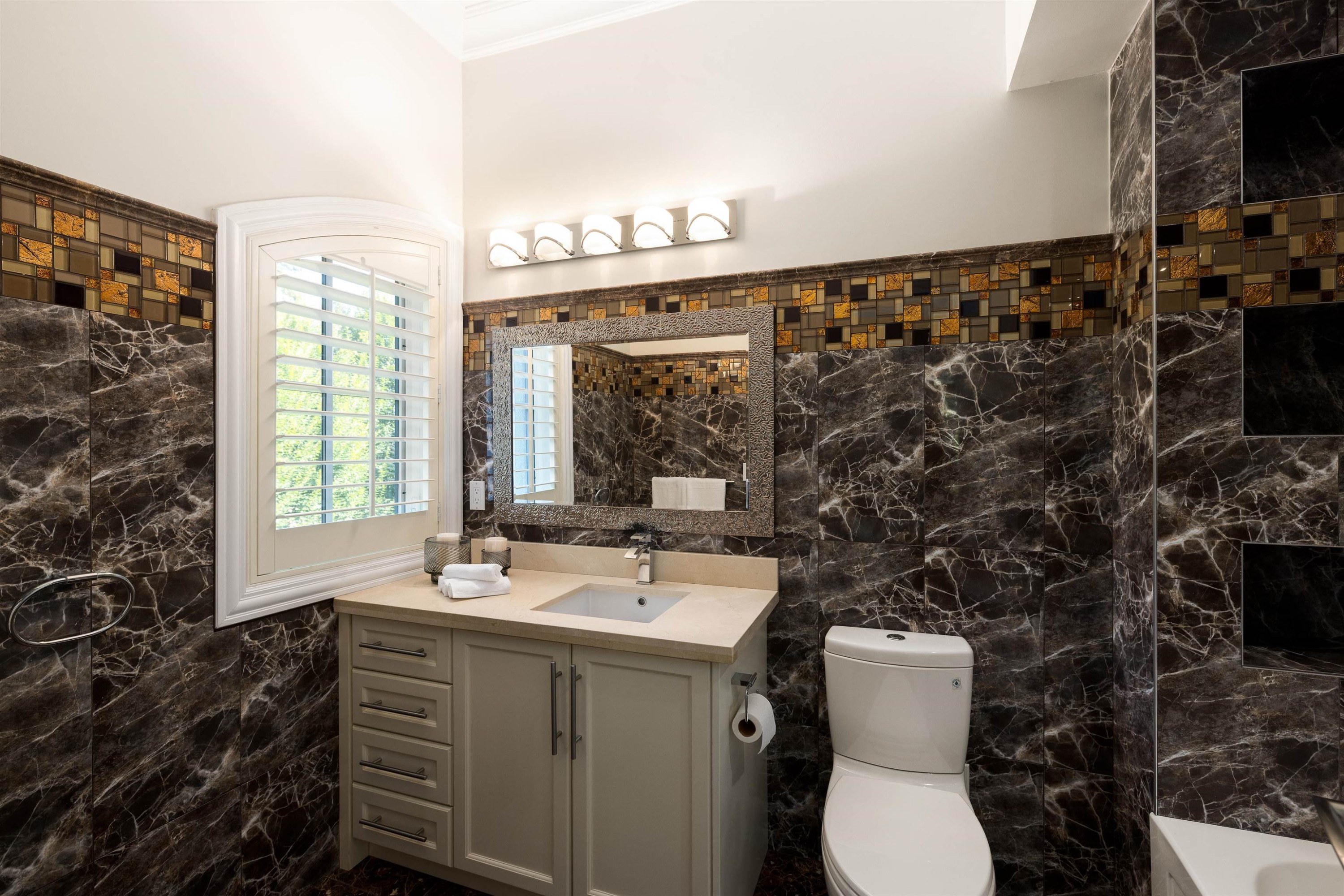 2912 Mathers Avenue, West Vancouver, BC