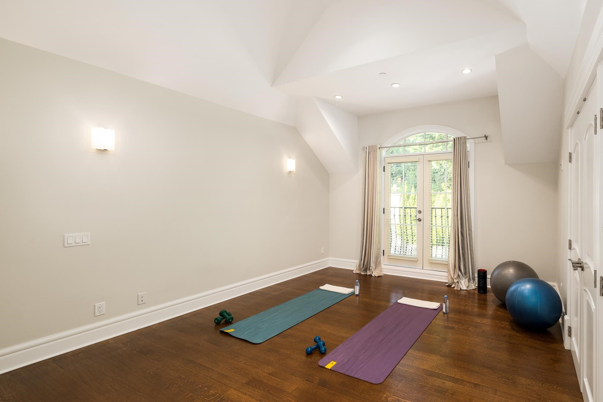 2912 Mathers Avenue, West Vancouver, BC