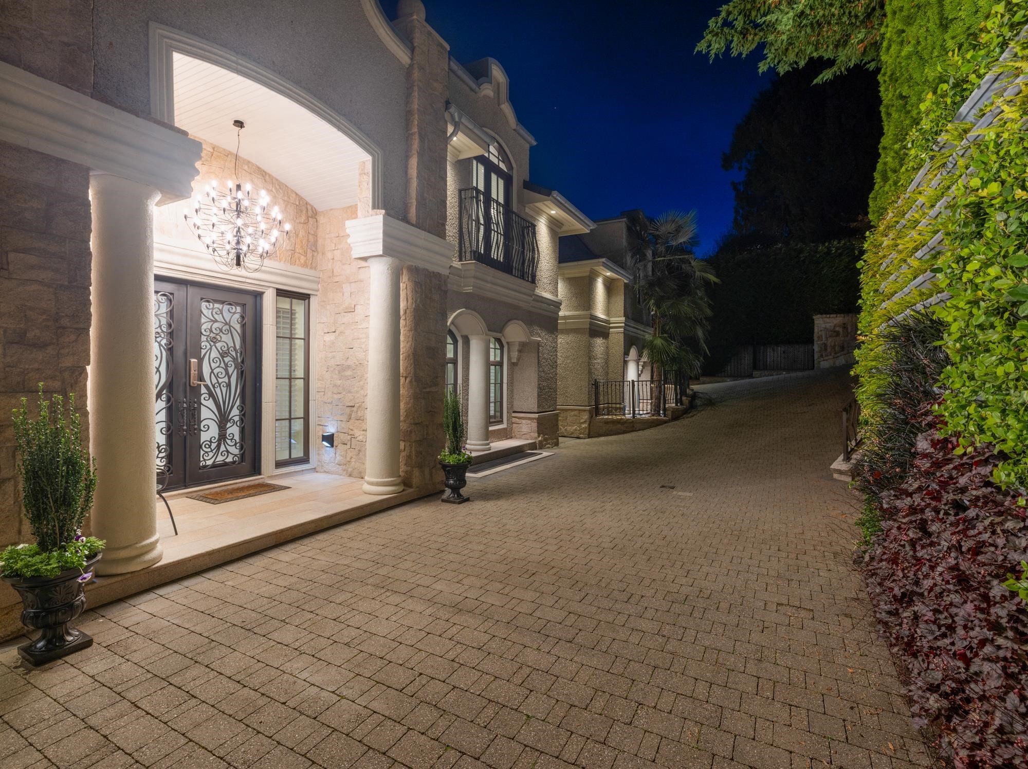 2912 Mathers Avenue, West Vancouver, BC