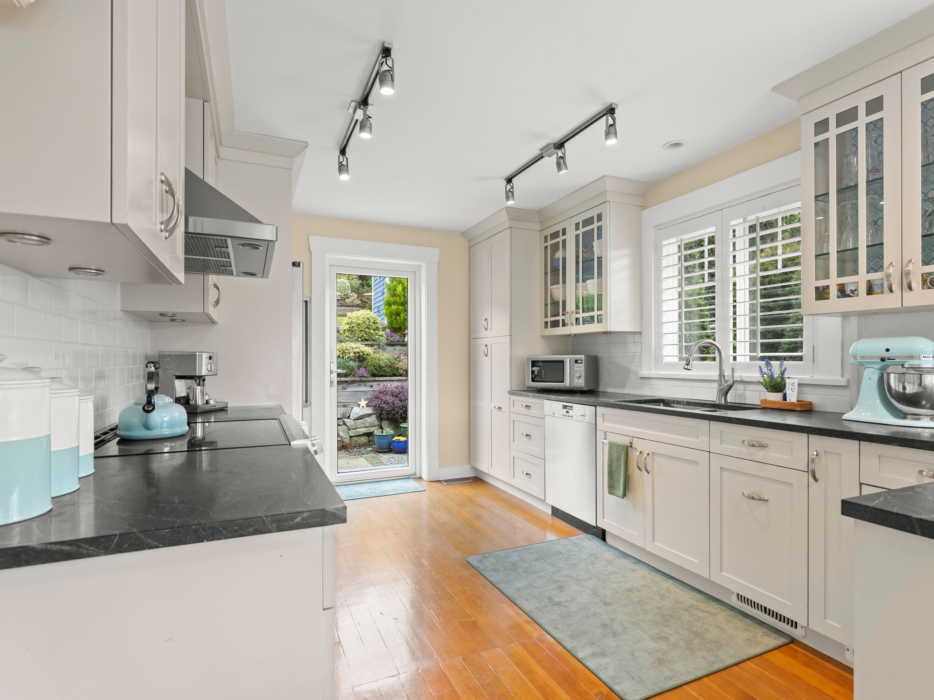 6252 Wellington Avenue, West Vancouver, BC