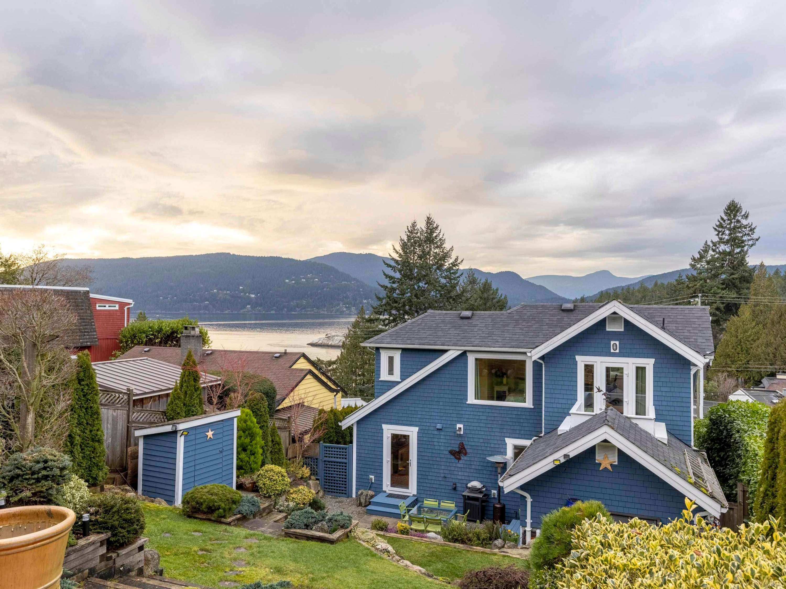 6252 Wellington Avenue, West Vancouver, BC