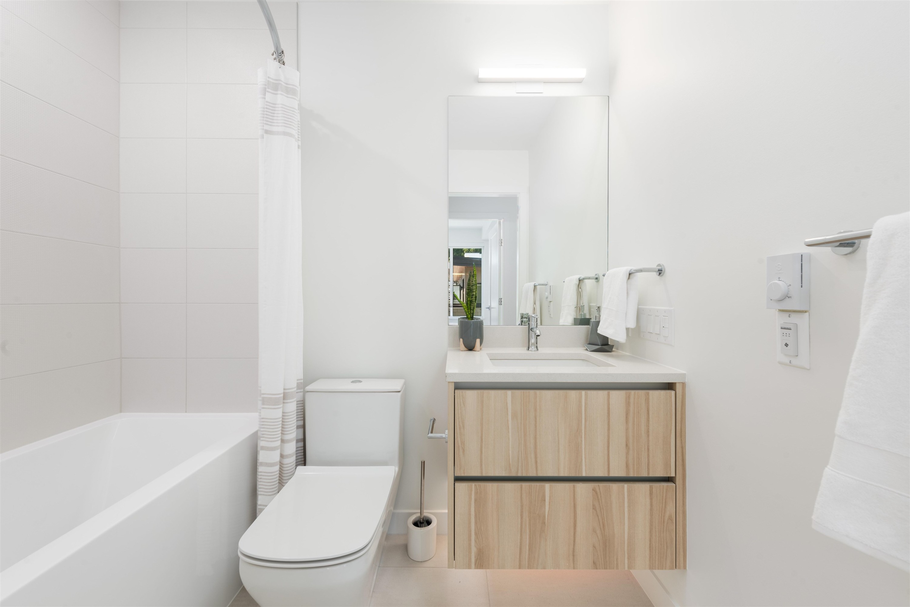 885 33Rd Avenue W, Vancouver, BC - Indoor Photo Showing Bathroom